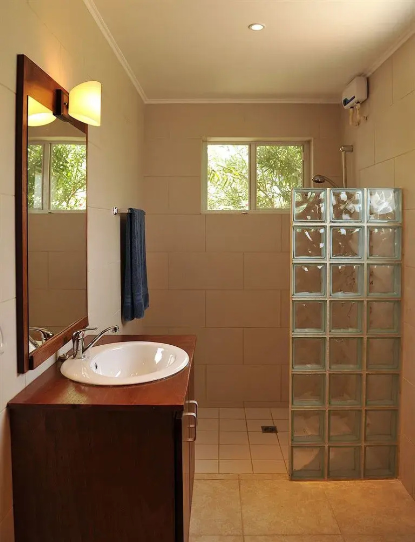 White Beach Apartments Palm Beach