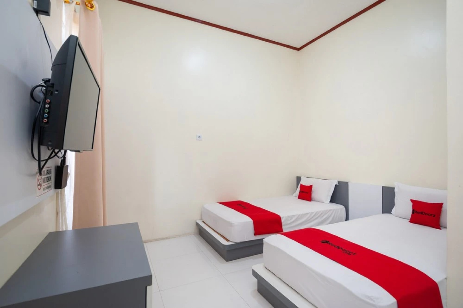 RedDoorz Syariah Near RS Tentara Solok