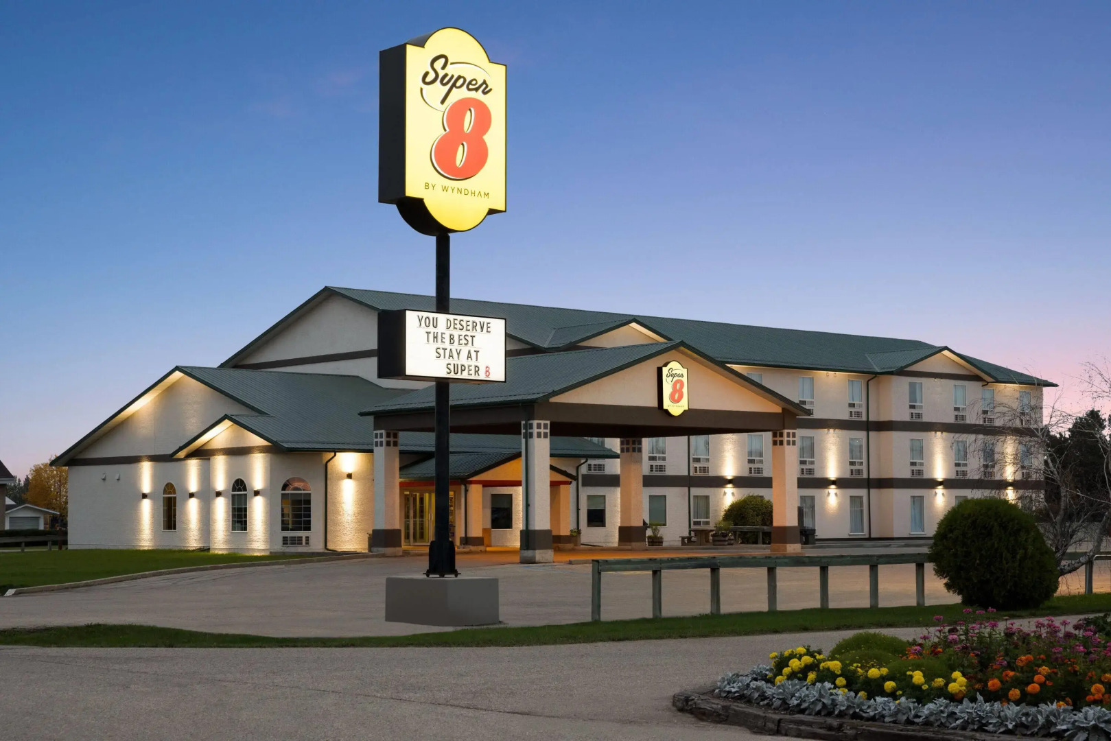 Super 8 by Wyndham Swan River MB