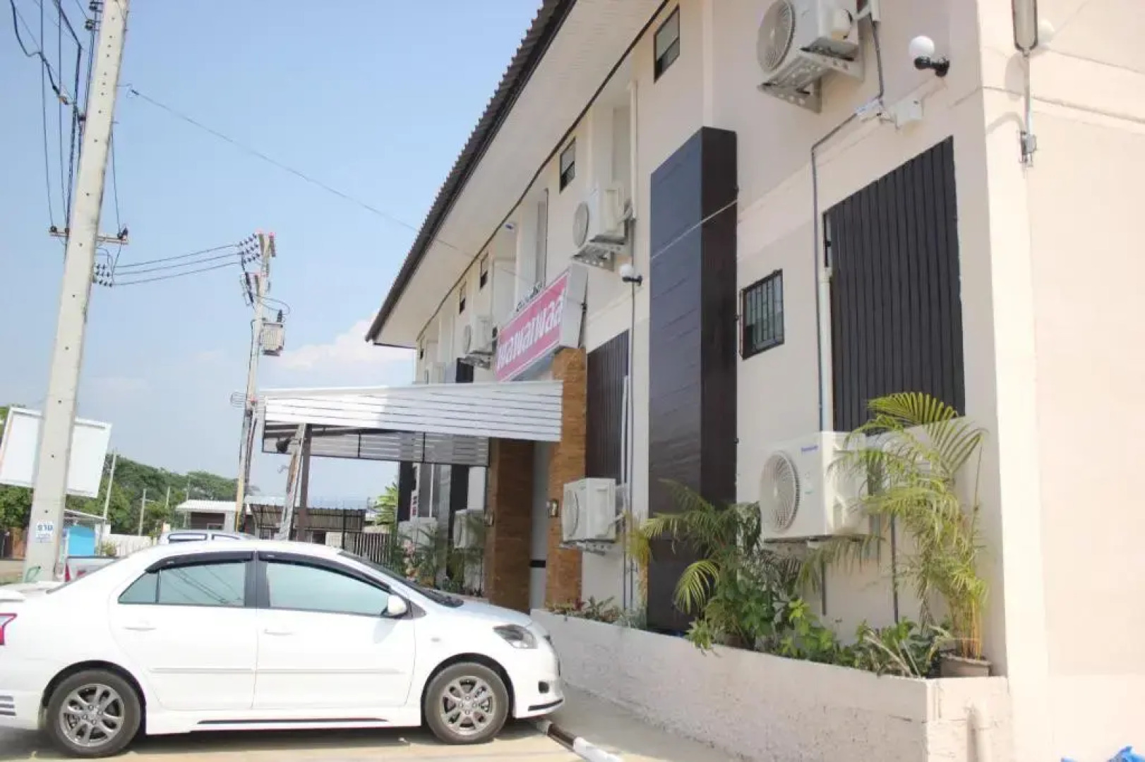 Pon-Pon & Nuan-La-Or