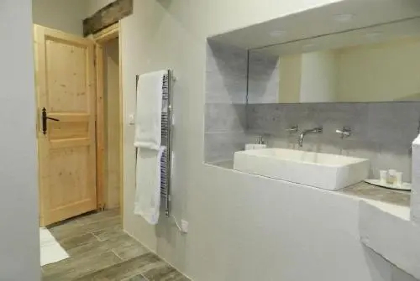 Par la Riviere (Adults Only)