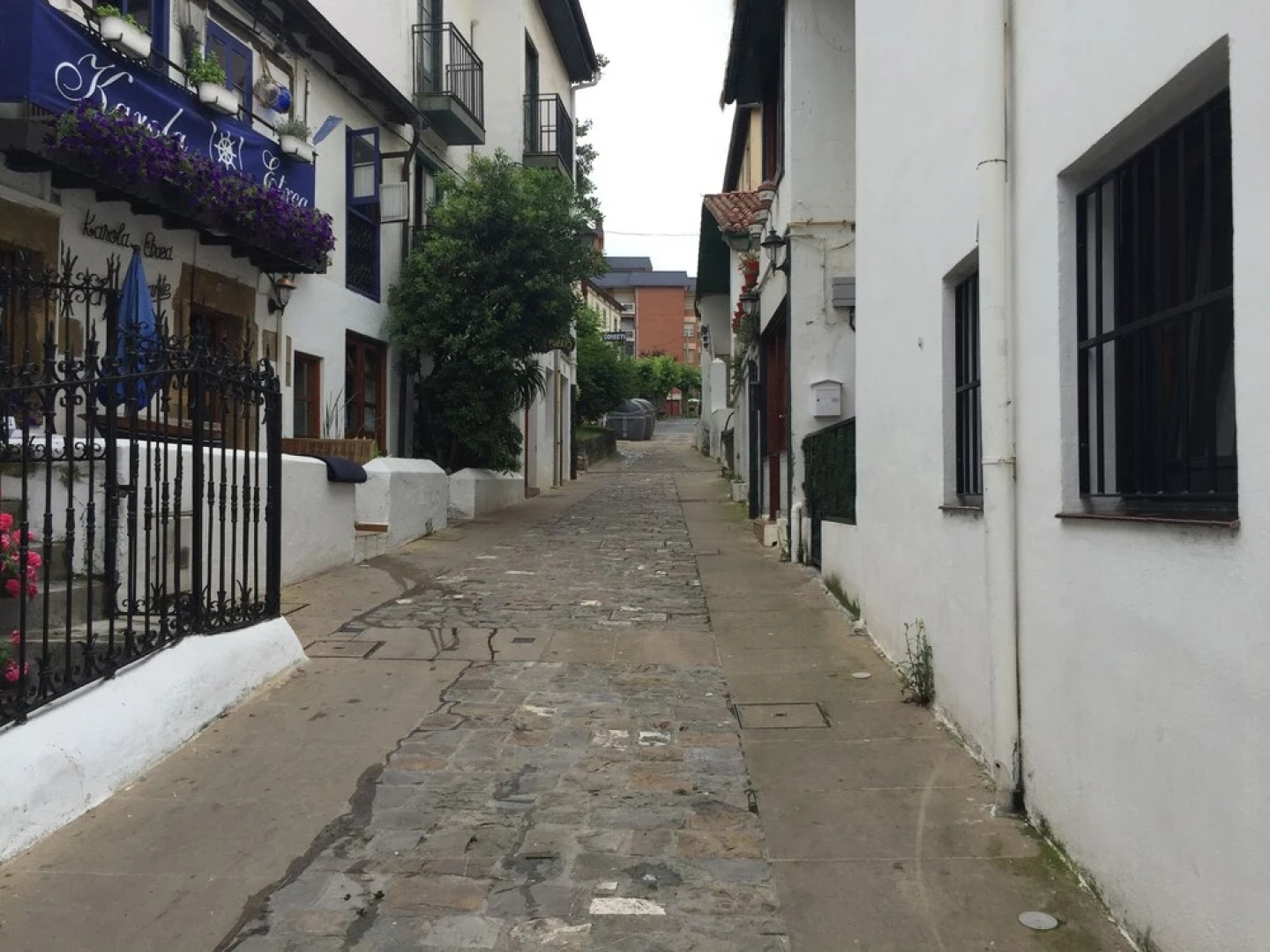 BILBAO BY THE SEA 2 Apart by Aston&Wolf