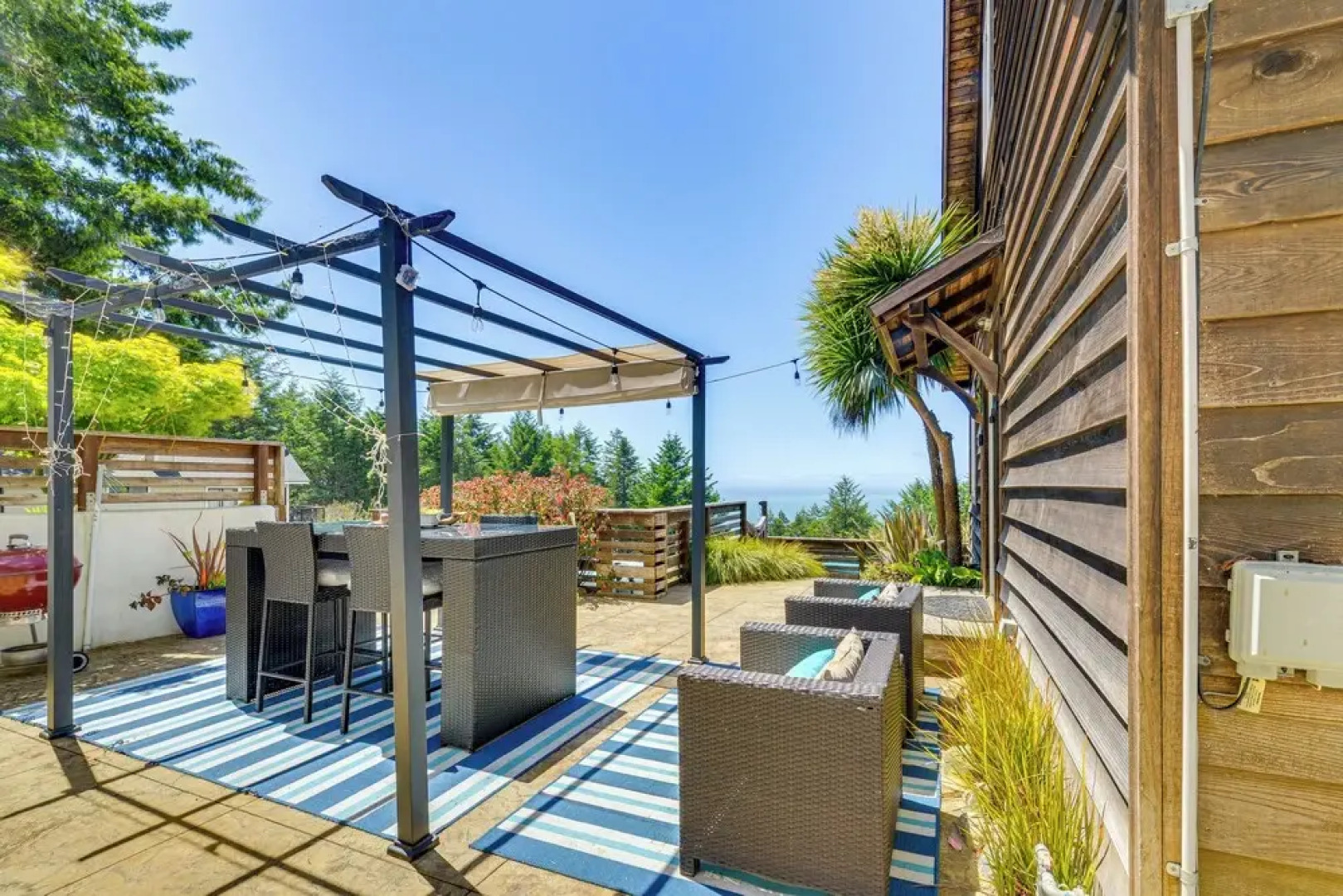 1 Mi to Black Sands Beach: Dreamy Coastal Cottage