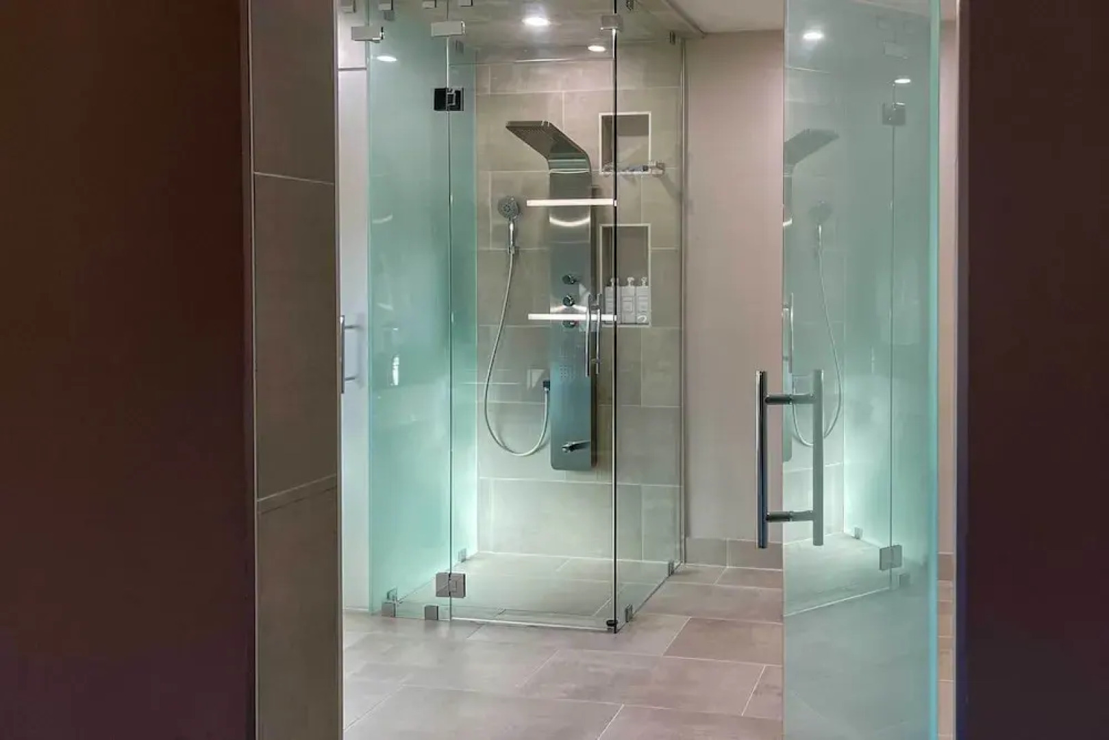 9 Mi to National Mall: Spacious Bethesda Retreat!