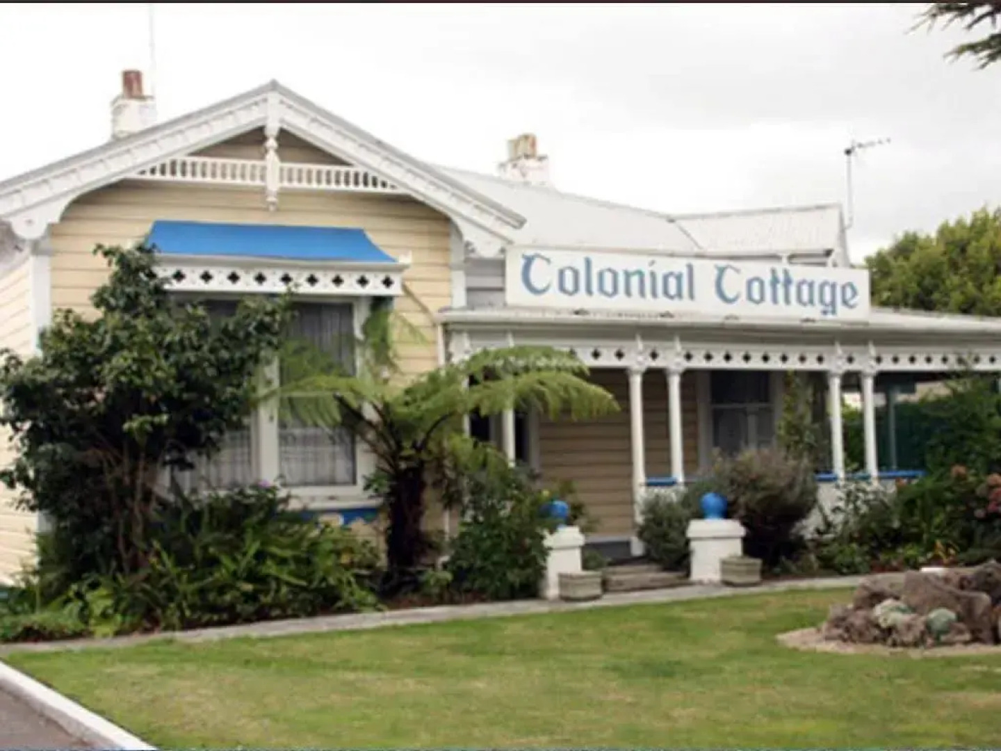 Colonial Cottage Motel