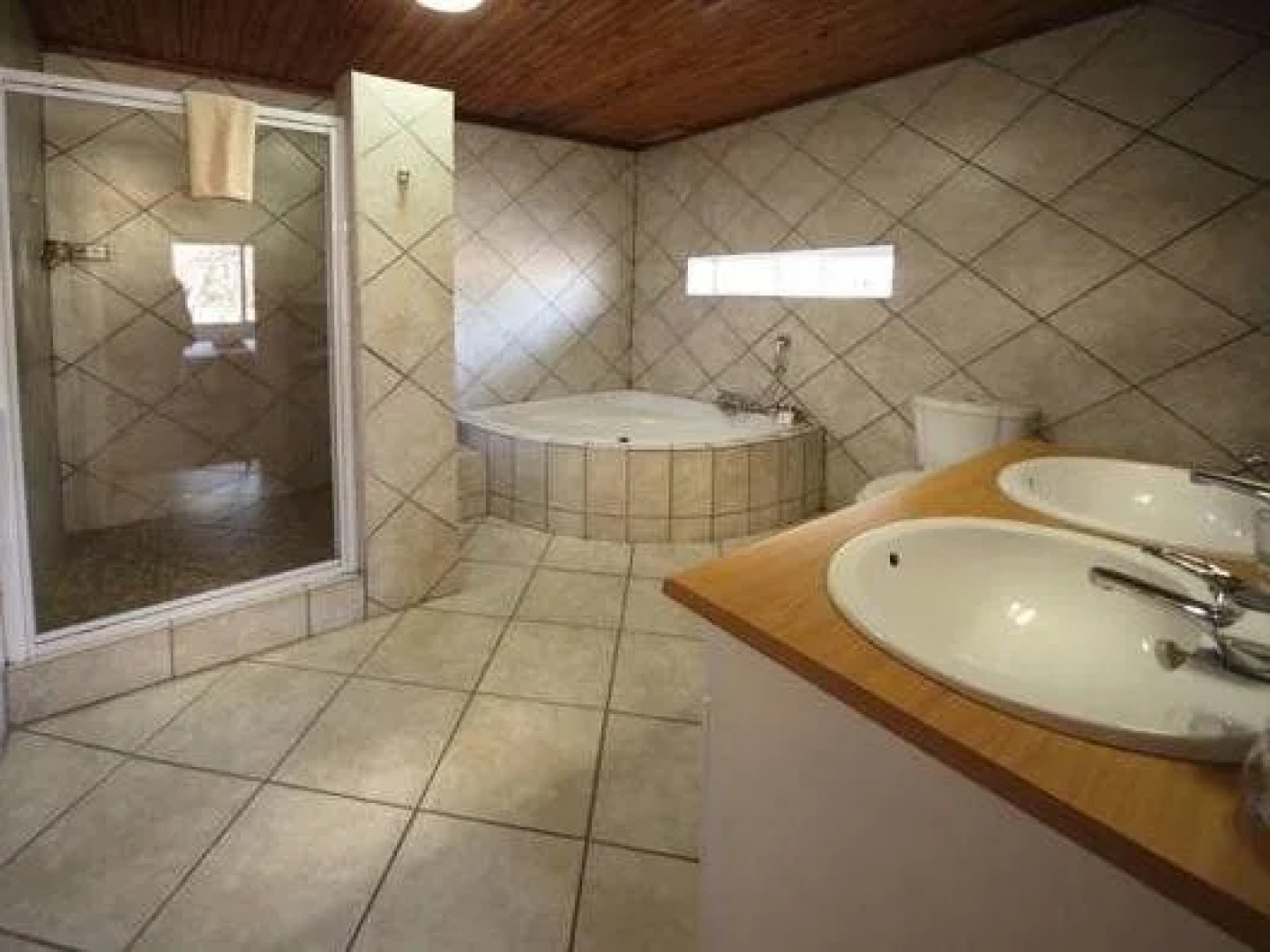 Gooderson SanRock Resort & Conference Centre