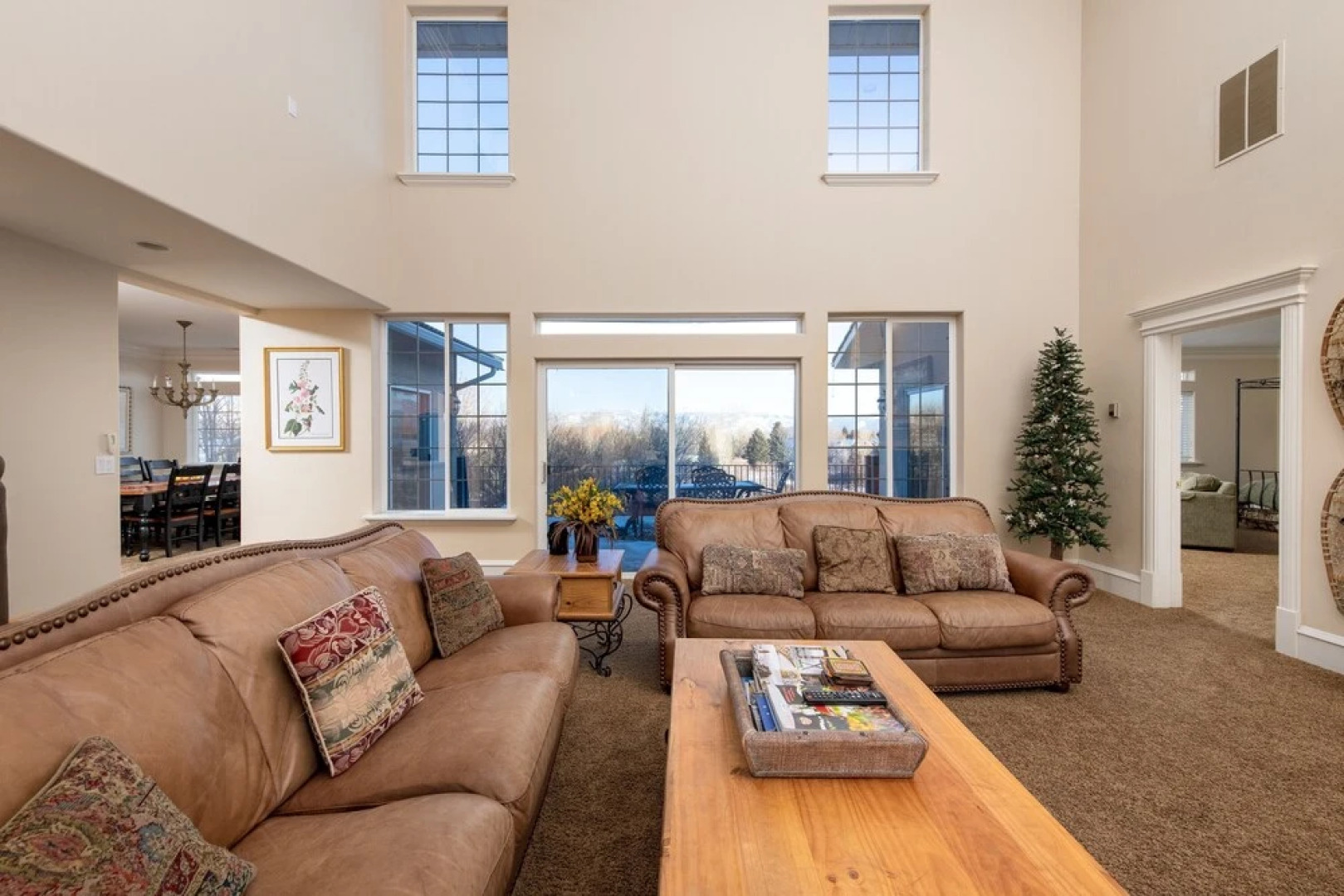 Family Getaway~hot Tub, Ice Castles & Tubing Hs 5 Bedroom Home by RedAwning