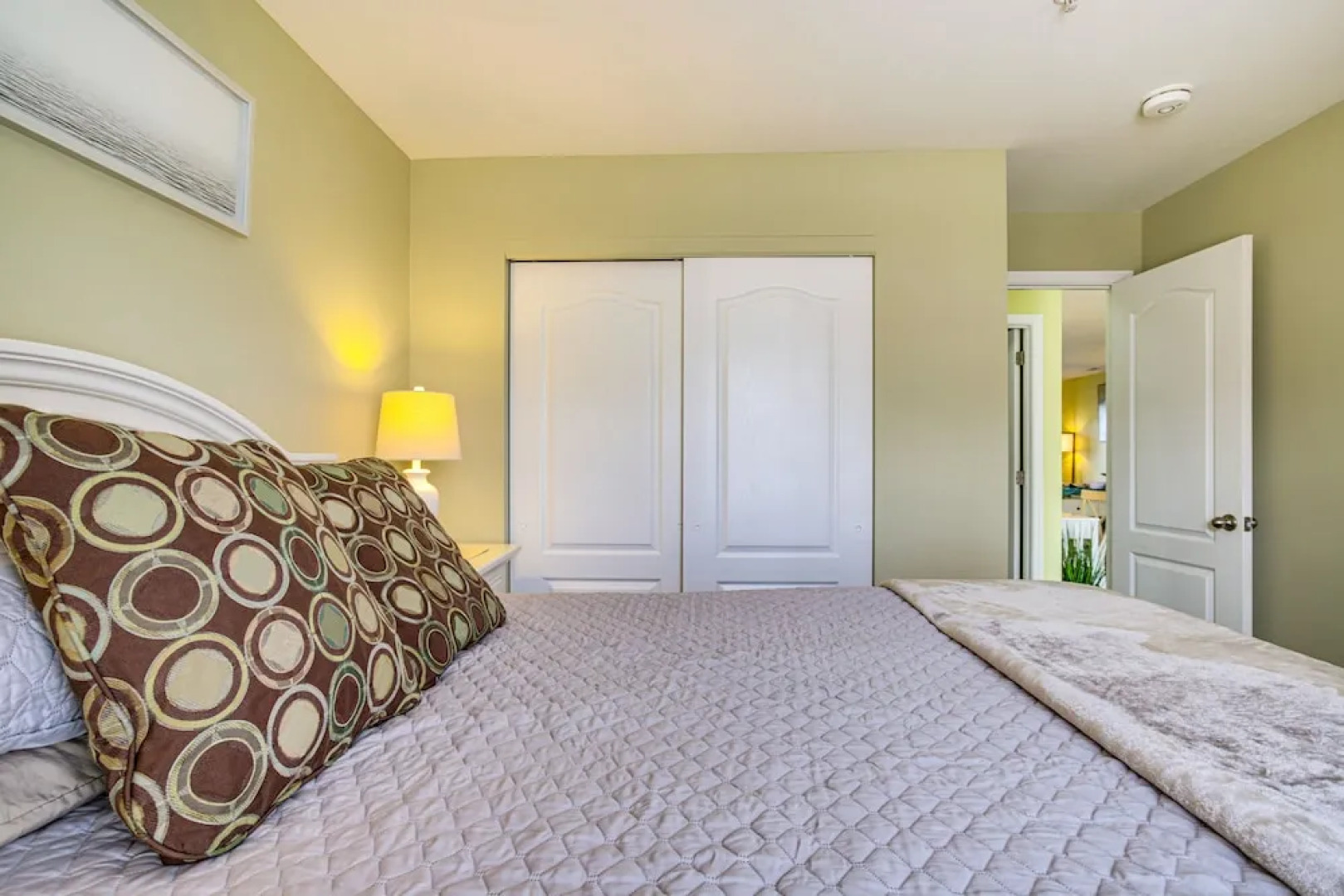 3 Mi to Savannah Beach: Lewes Condo w/ Pool Access