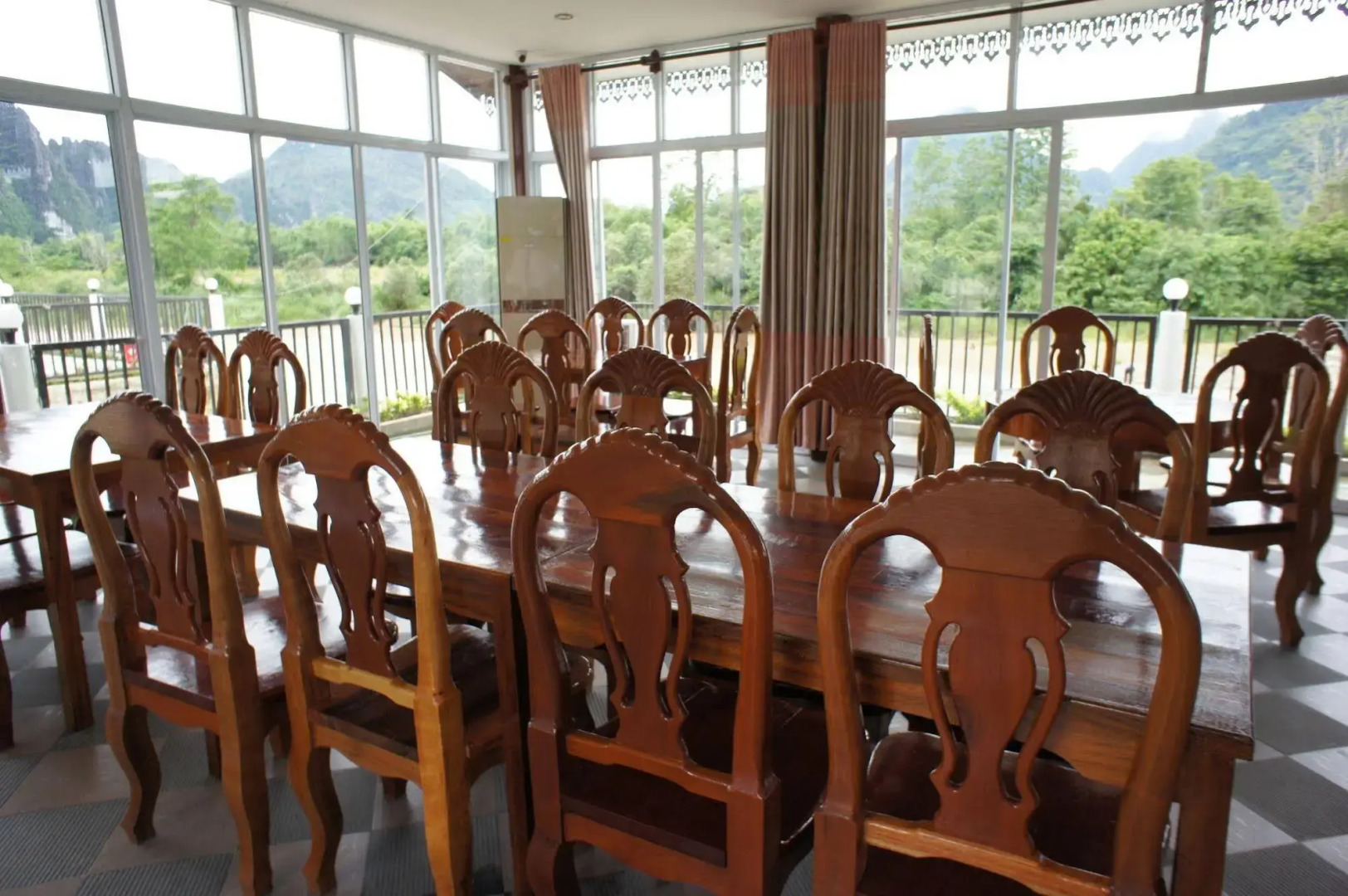 The Grand Riverside Hotel