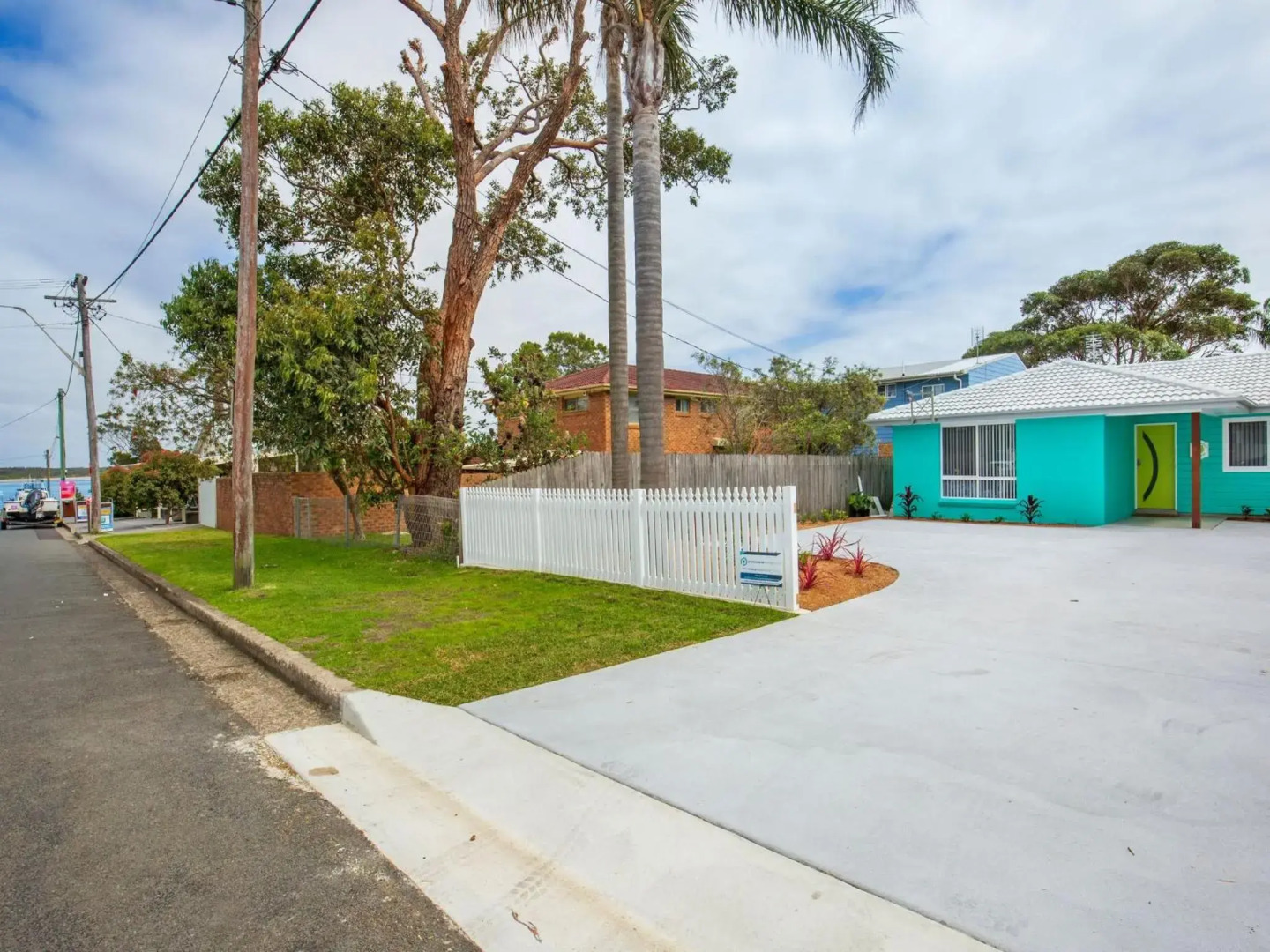 Sandy Feet Retreat - Pet Friendly - 1 Min Walk to Beach