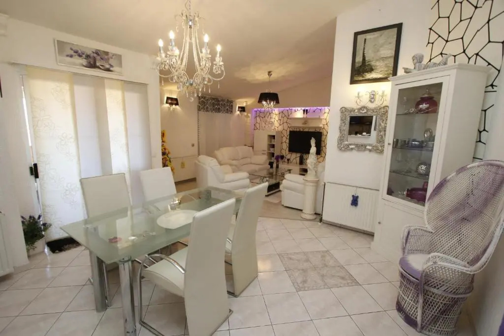 Apartment Love Story