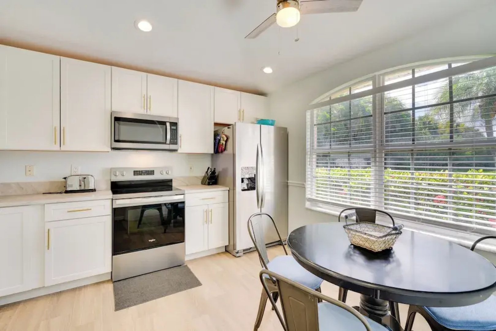 4 Mi to Beaches: Fort Myers Escape w/ Patio