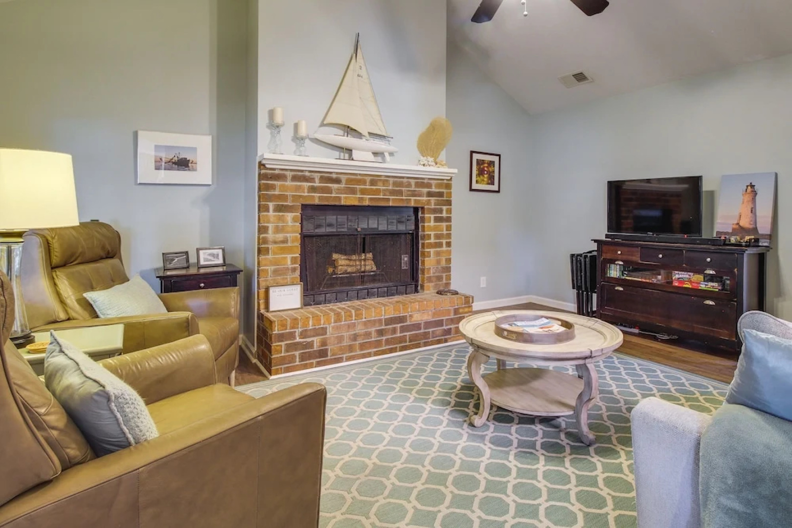 Sunny Savannah Home w/ Hot Tub ~ 10 Mi to Downtown