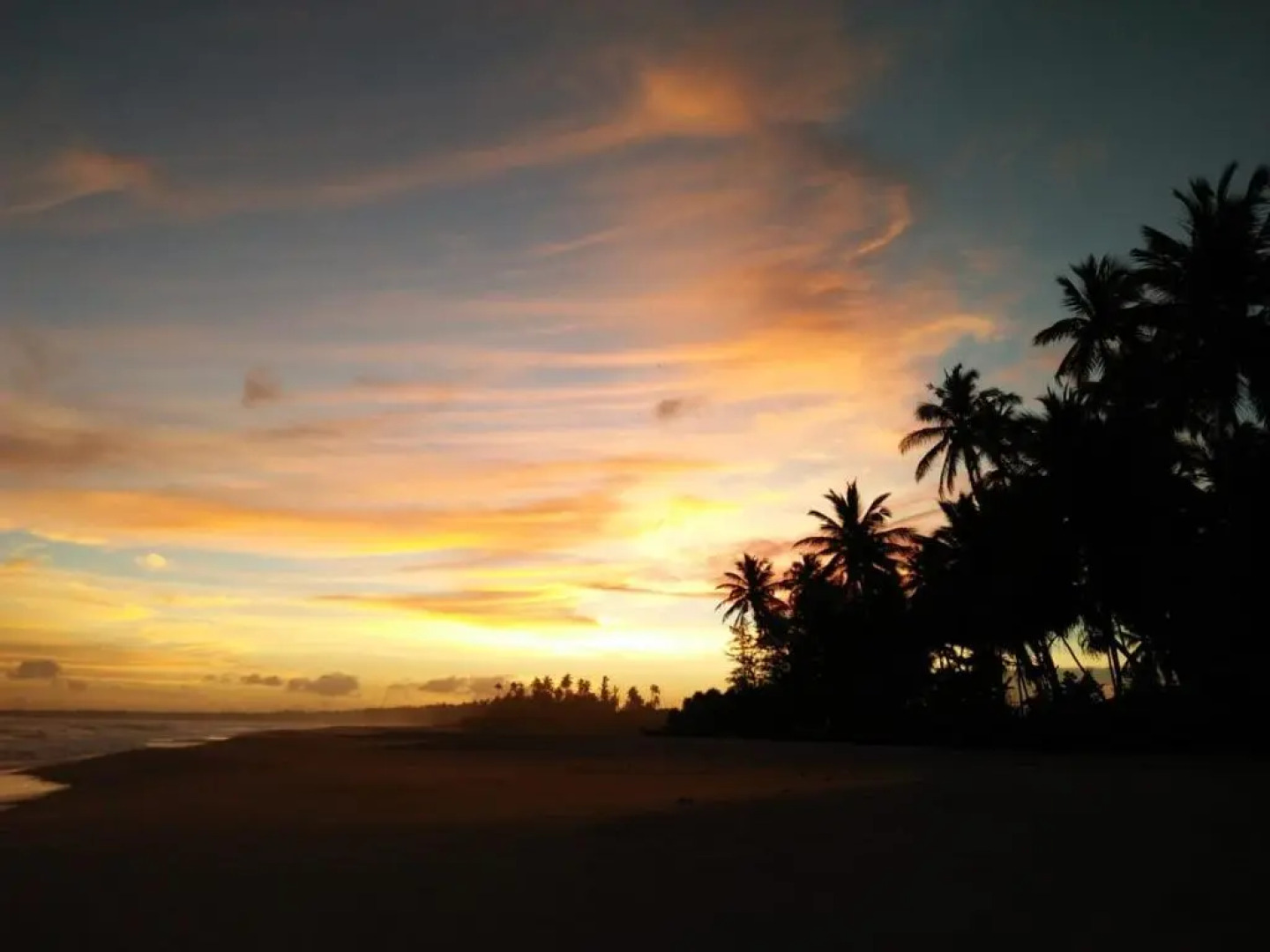 Arhimser Villa-superb 4 bedrooms beachfront bb for 8 plus 2 extra beds in Ranna, Tangalle, airport shuttle, BBQ, meals, fully serviced