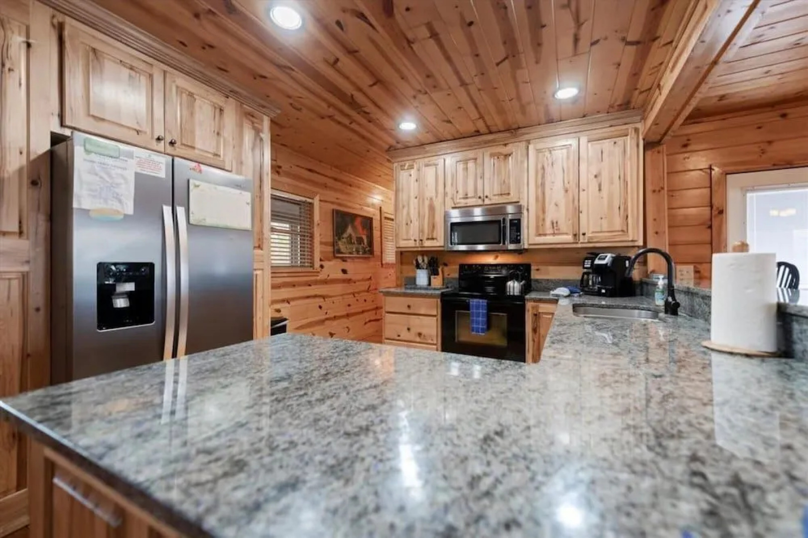 Goose Island Getaway - Secluded Cabin Mountain View Fireplace Hot Tub