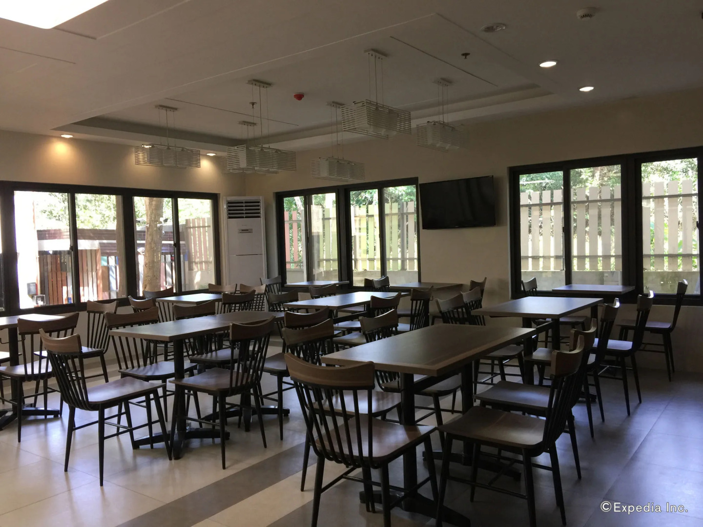 Coron Soleil Express Hotel