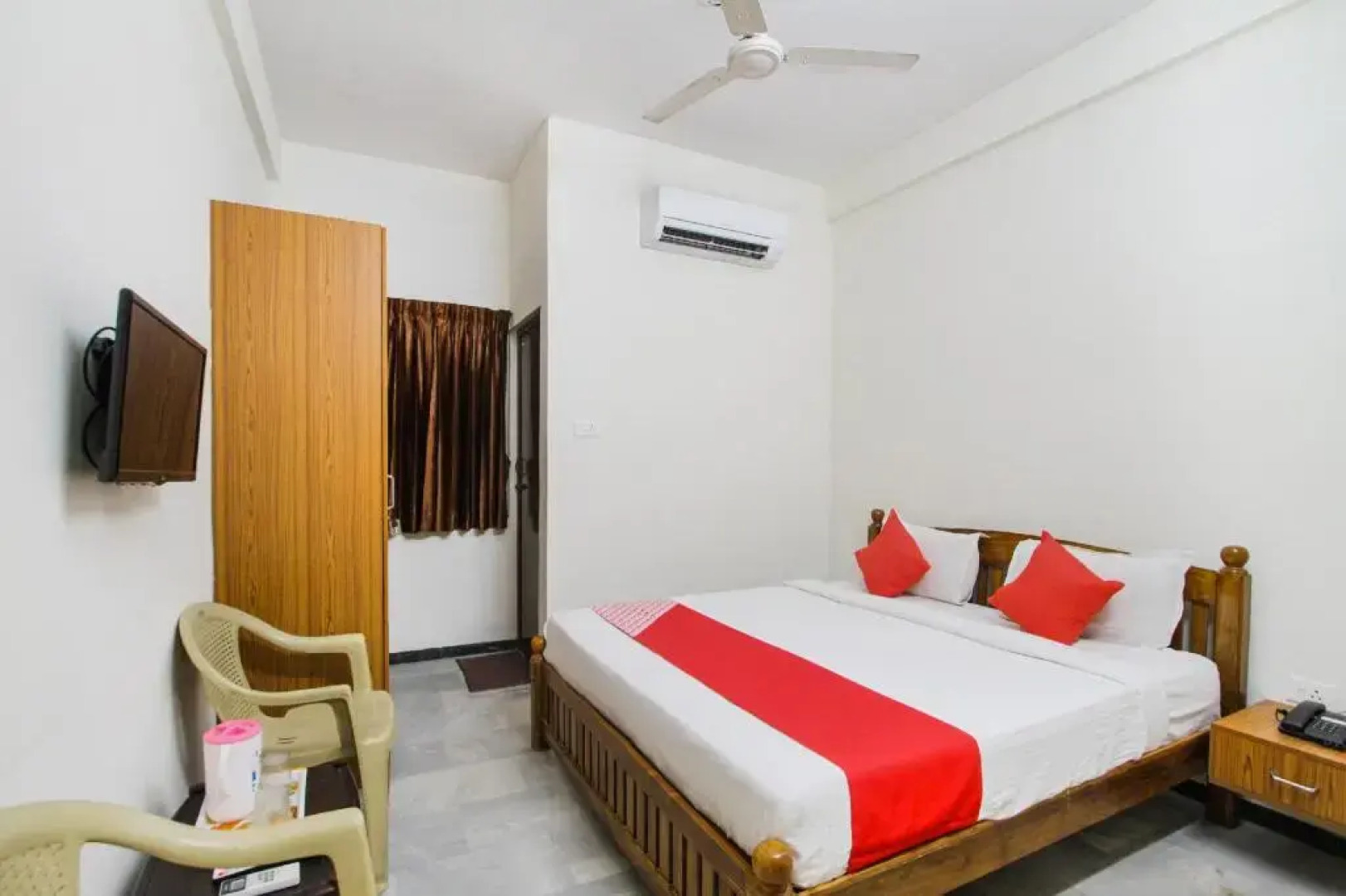 Shri Balaji Hotel And Lodging by OYO Rooms
