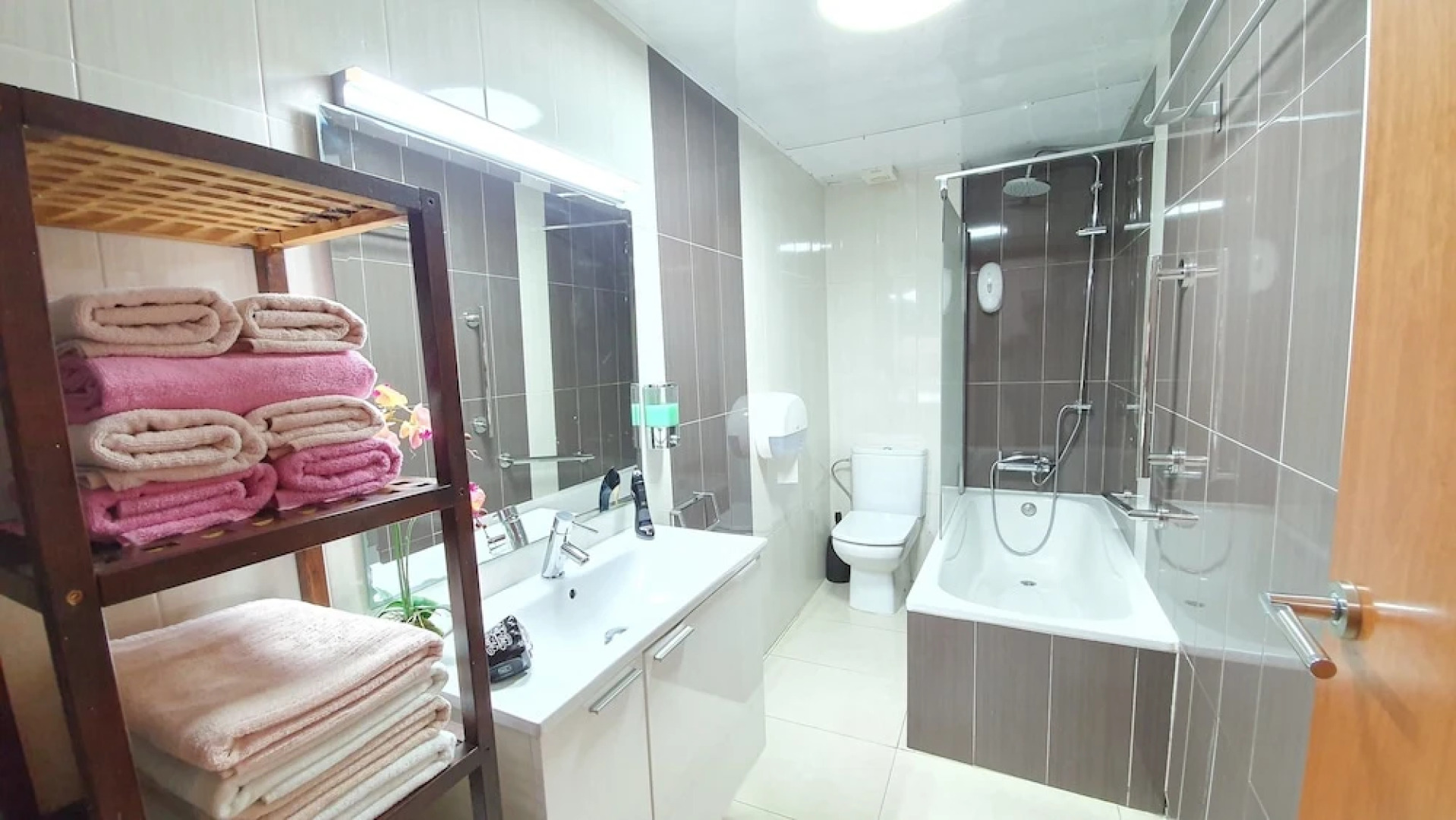 Attic Terrace BBQ, Airport-Barcelona, cerca Playas Castelldefels