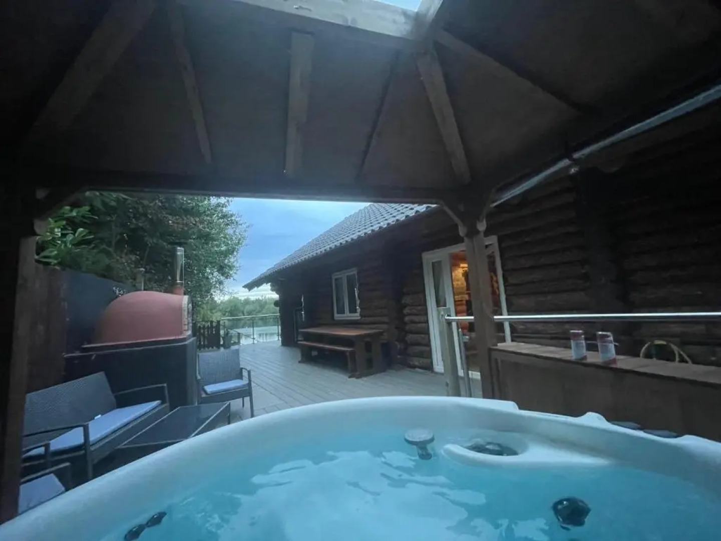Woodpecker Log Cabin with hot tub, pizza oven bbq entertainment area, lakeside with private fishing peg situated at Tattershall Lakes