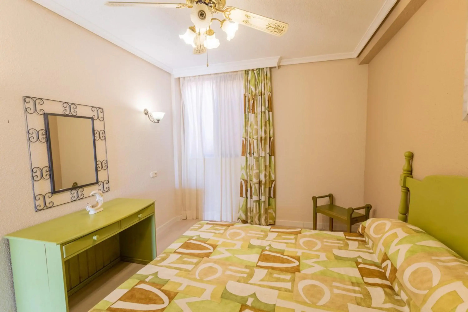 Paradise Court Aparthotel