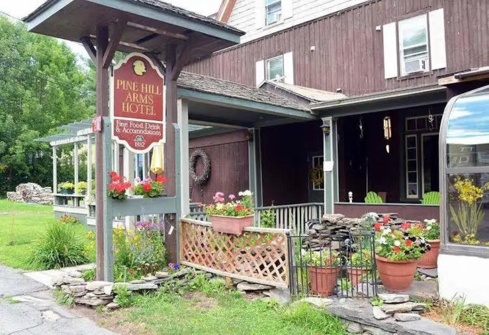 Pine Hill Arms Hotel