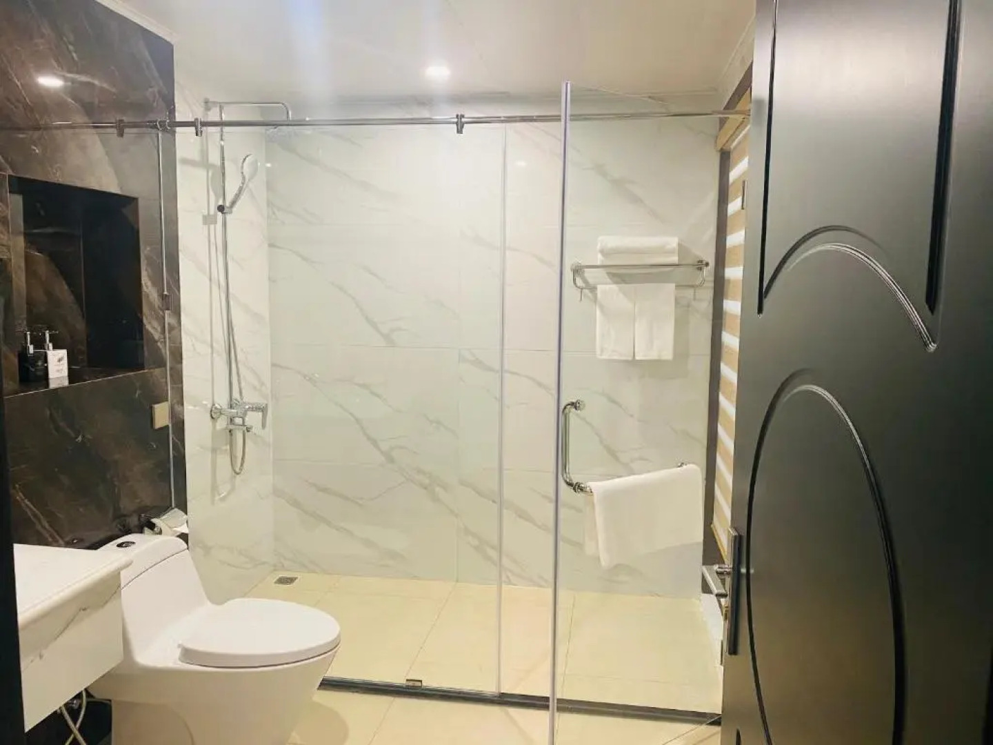 Diamond Hotel Van Đon