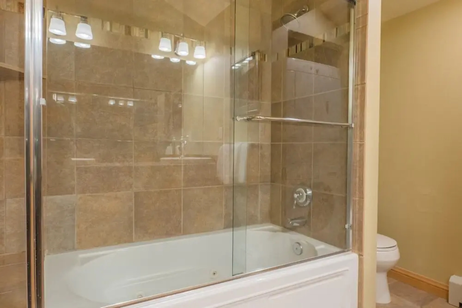 Private Home With A Beautiful Mountain Vista - Woods24 by RedAwning