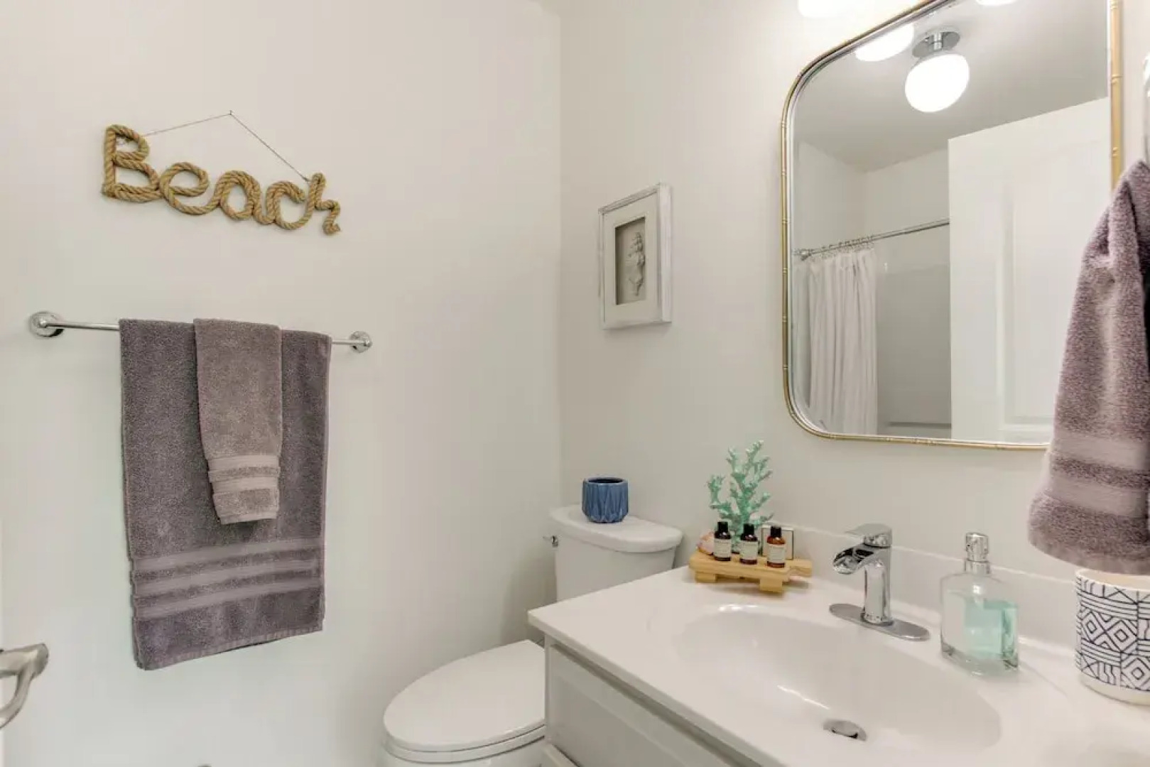 Walk to Beach: Cottage w/ Yard in Pass Christian!