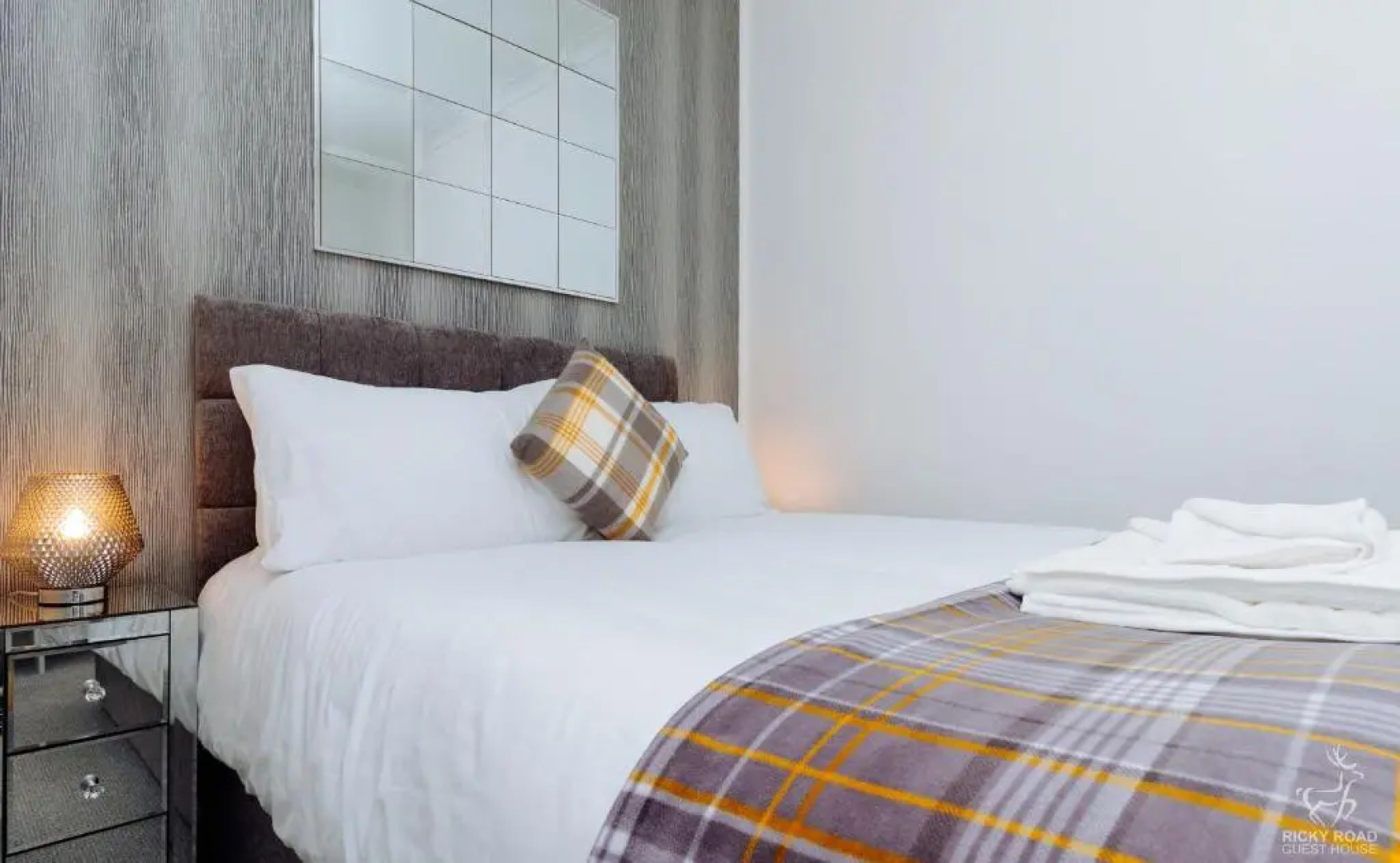 Ricky Road Guest House - Premium