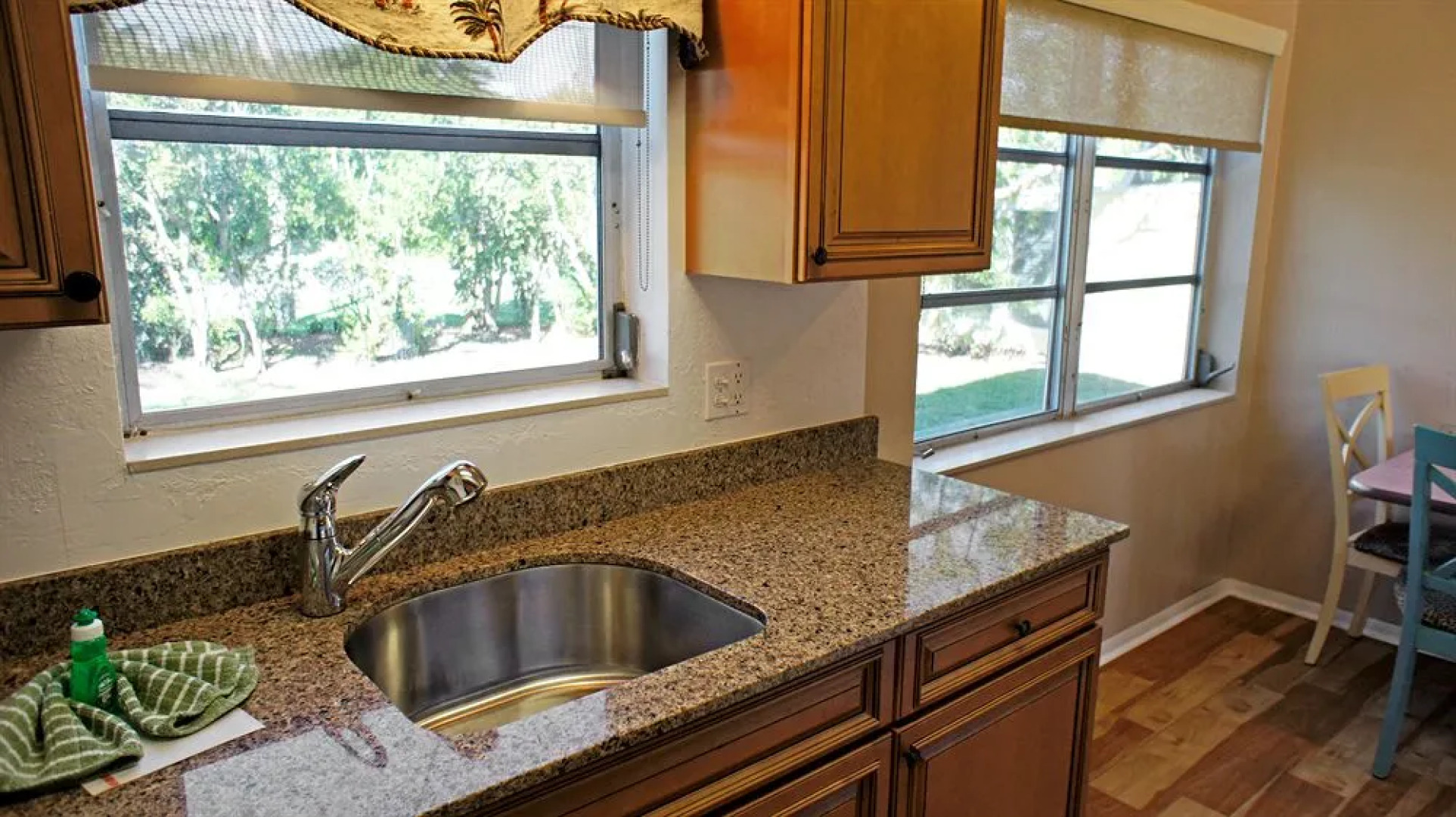 Shalimar Cottages And Motel