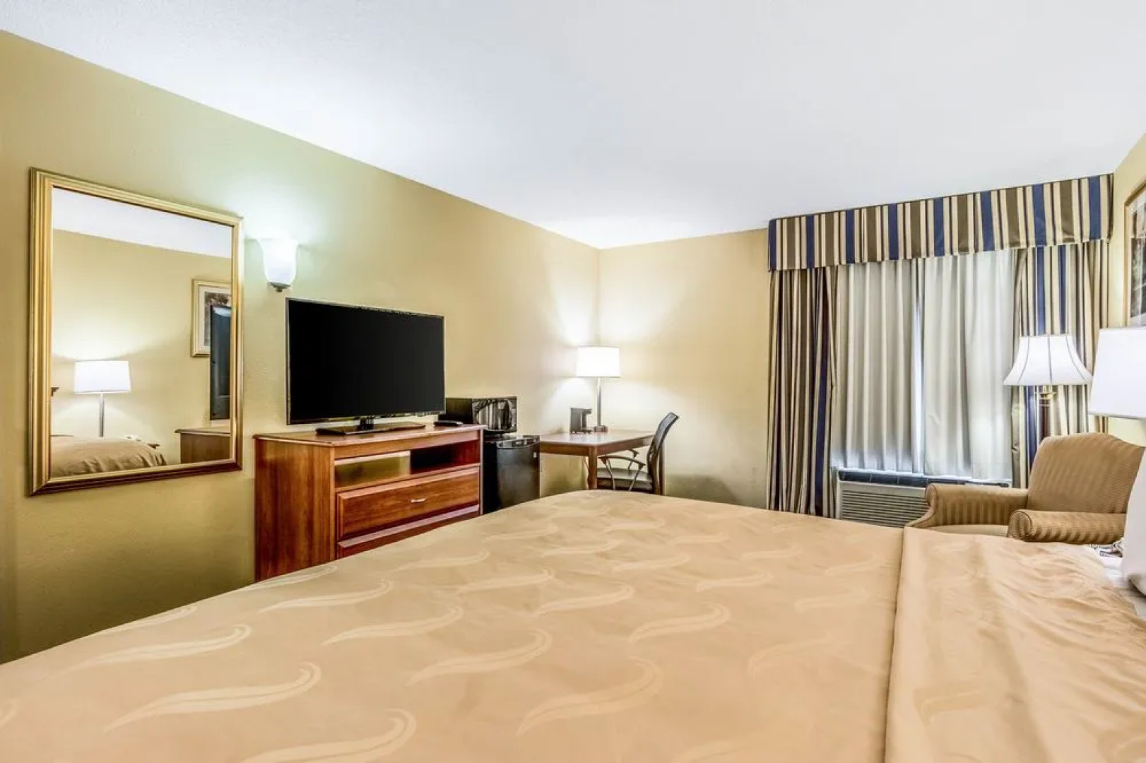 Executive Inn & Suites