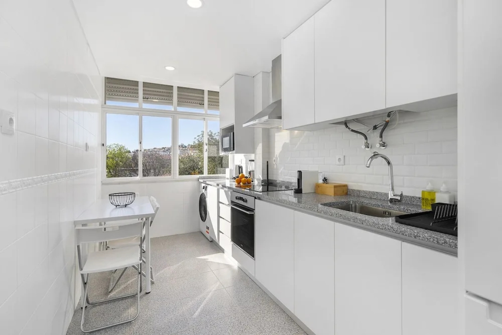 Peaceful Algés Family Home