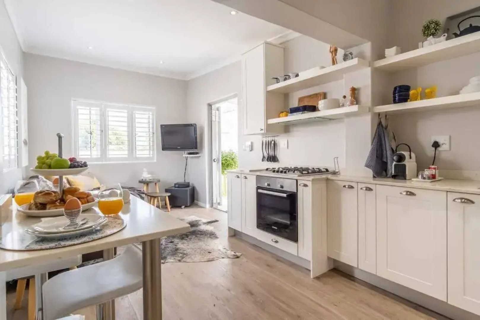 C'estÇa Cottage Modern Luxurious Sounds of the Sea