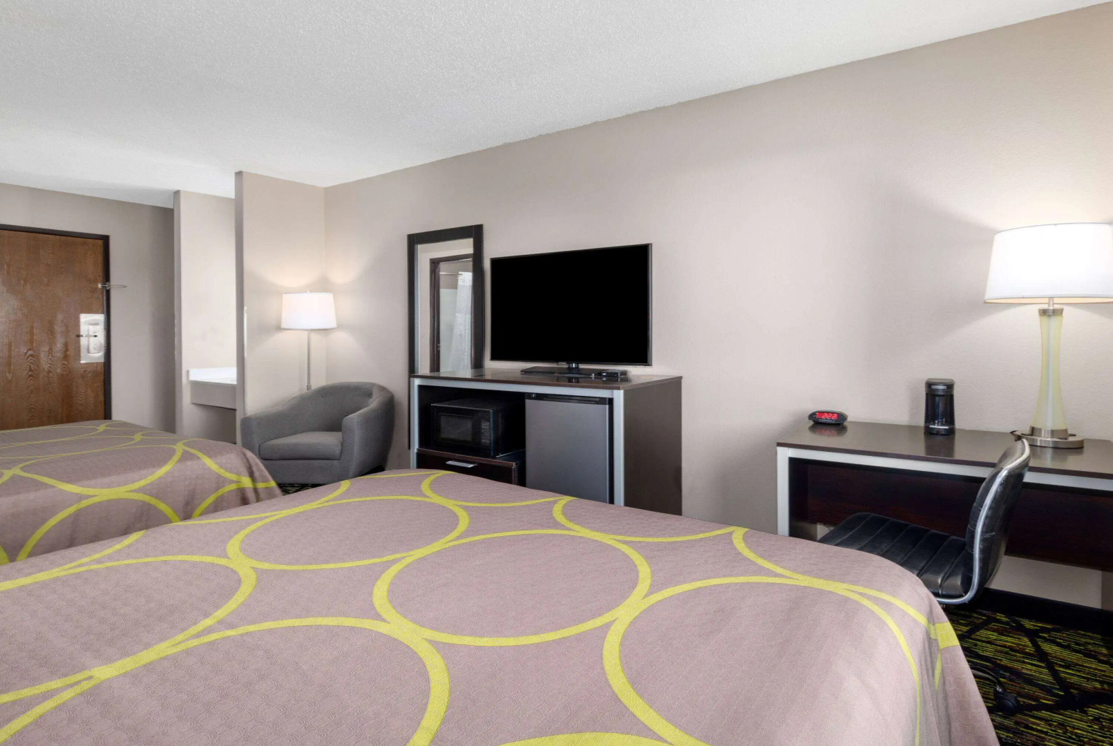 Super 8 by Wyndham Pratt