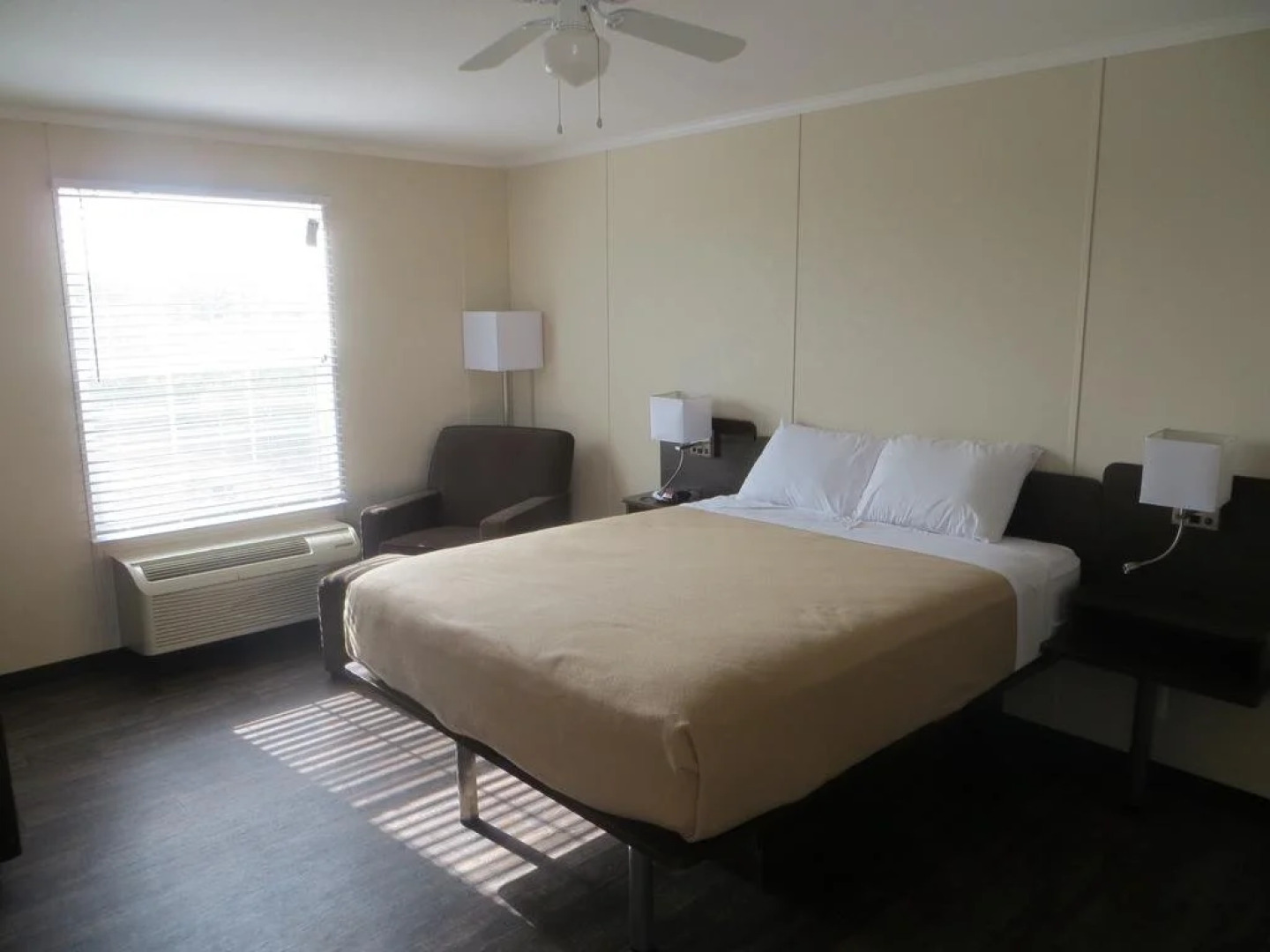 Shale Lodge Pleasanton