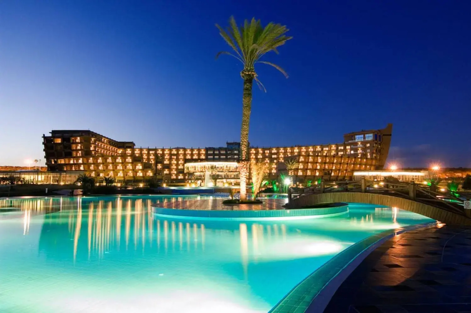 Noah's Ark Deluxe Hotel & Spa