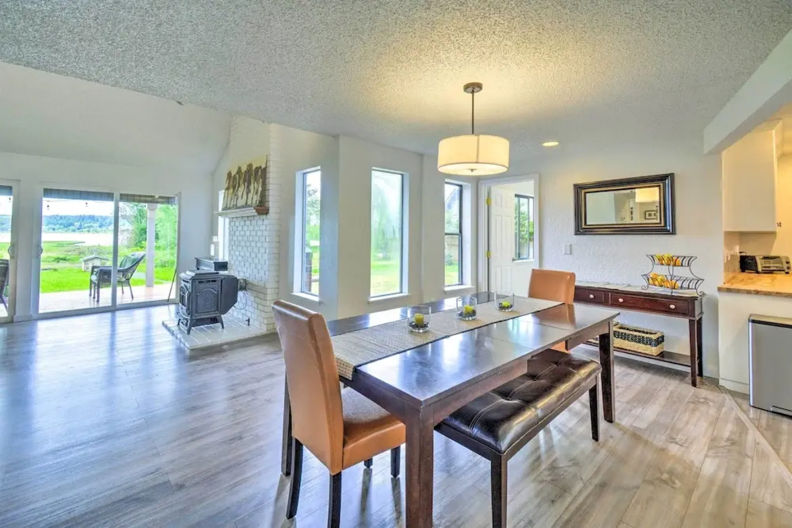 Stunning Hood Canal Getaway w/ Private Deck!