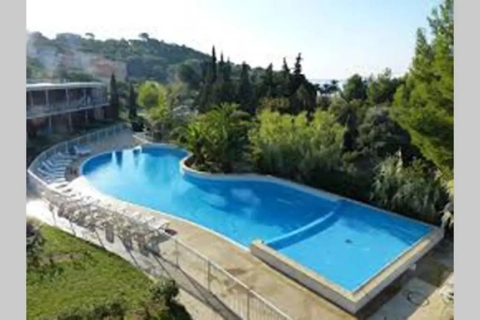 Les terrasses du Liouquet T2, piscine , parking , mer à 150 m