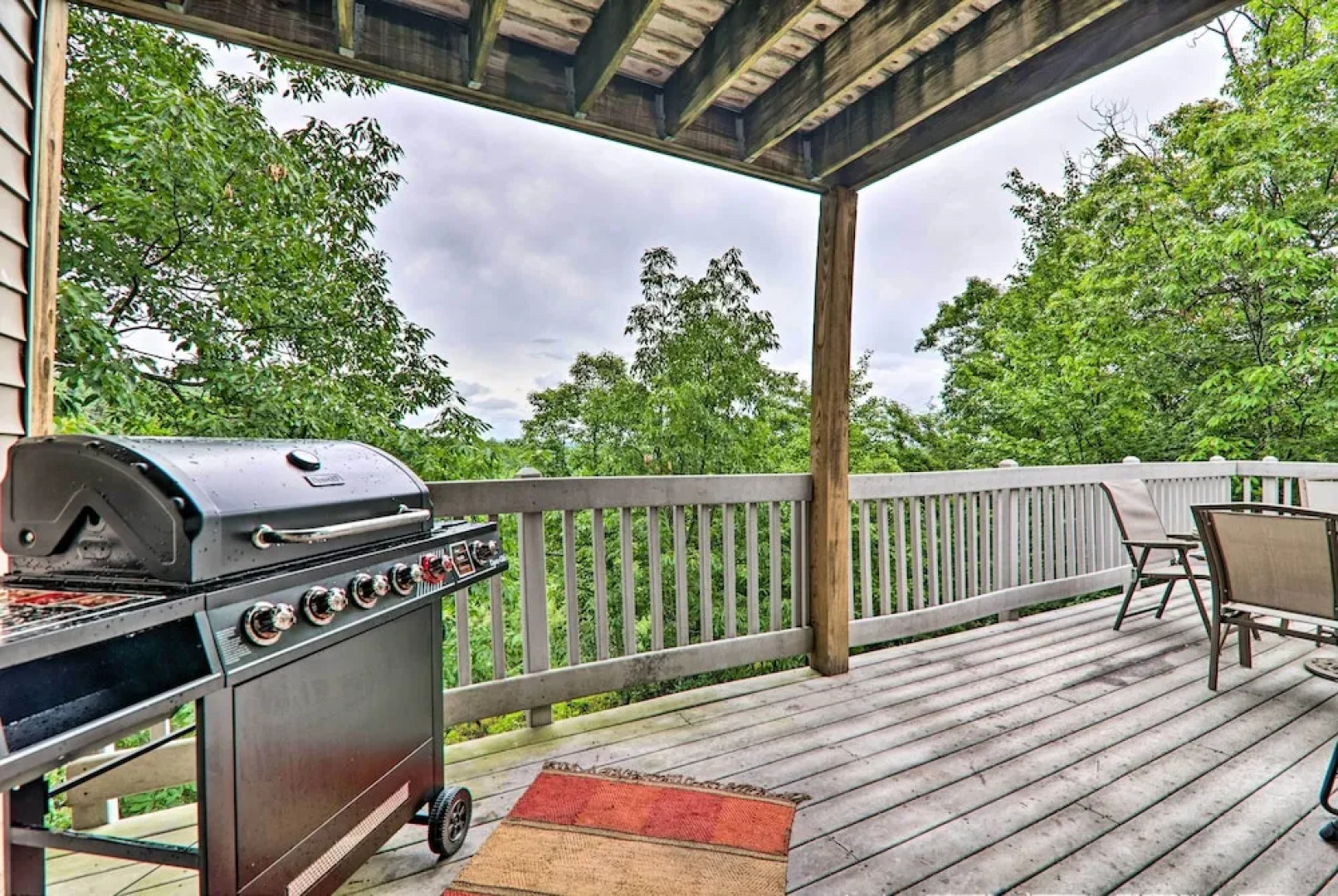 Modern Camelback Mountain Home: 1/2 Mi to Skiing!