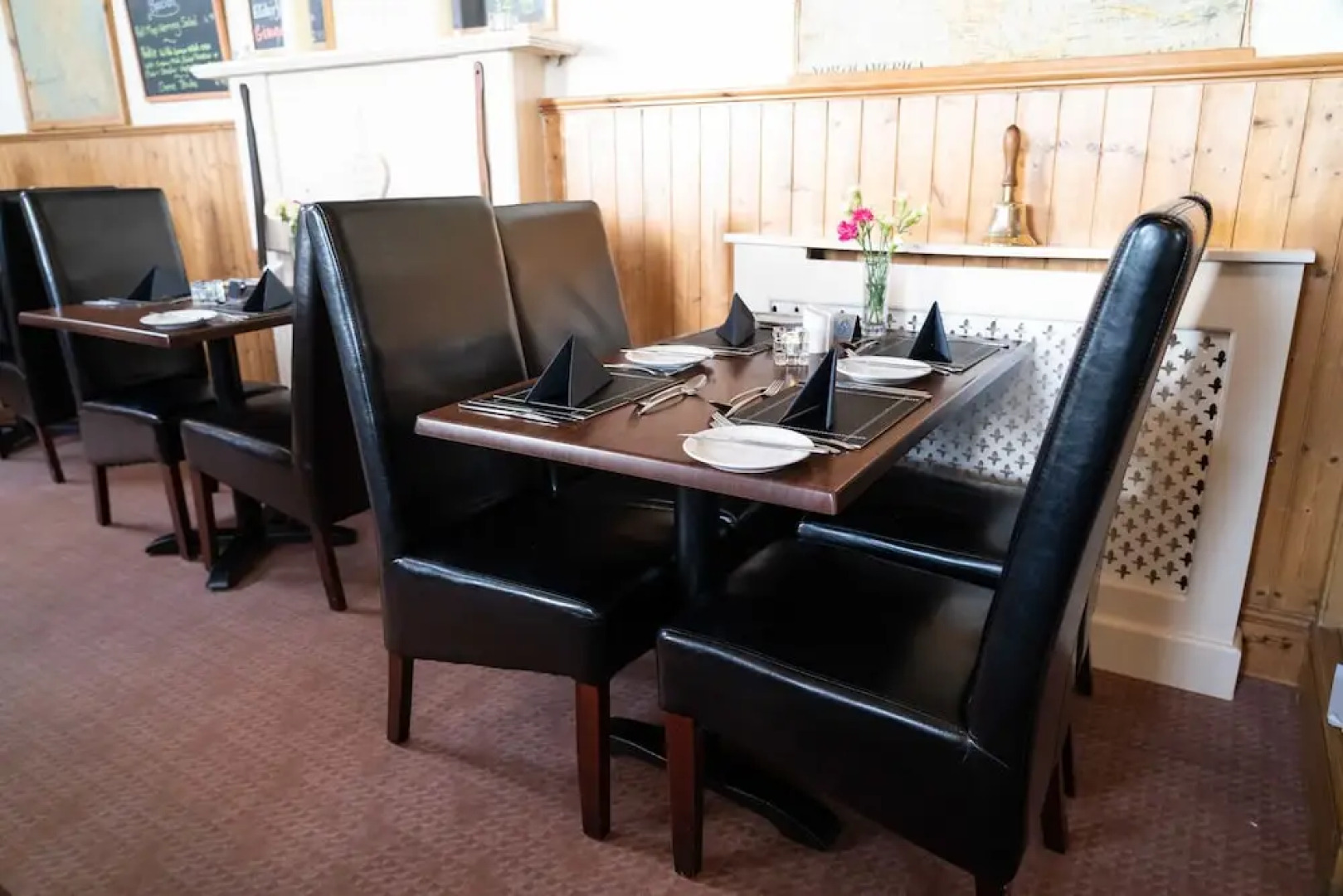 Old School Restaurant & Rooms