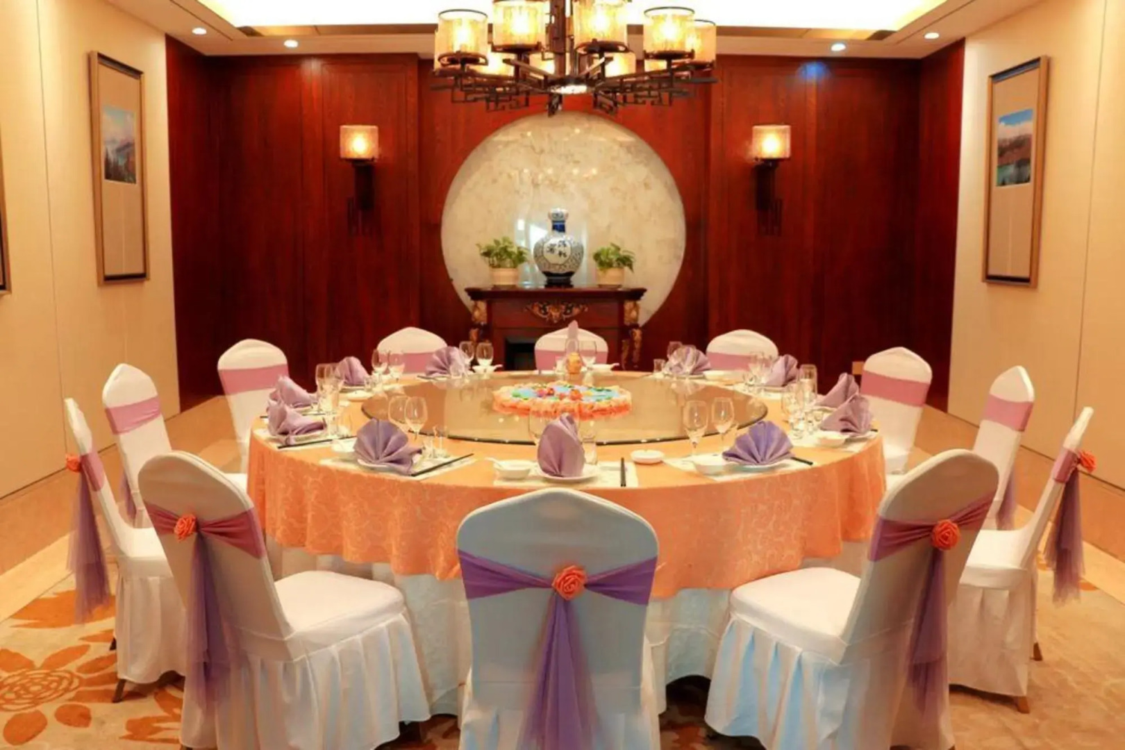 Yili Huacheng Hotel (Liuxing Street)