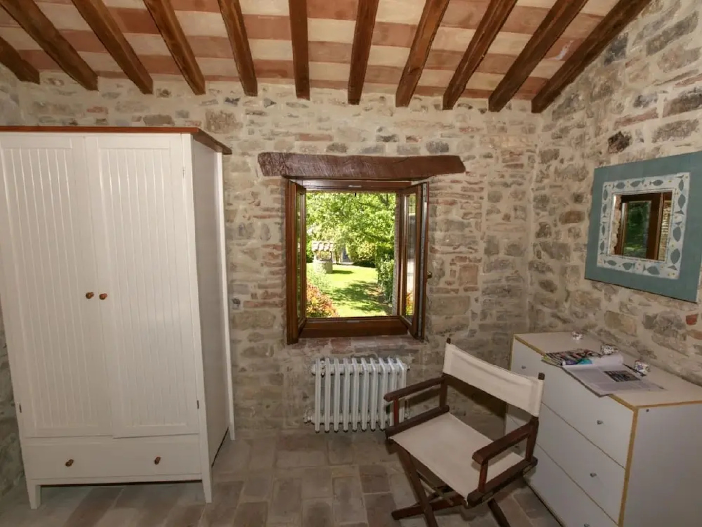 Holiday House Overlooking Lake Near Tuscany