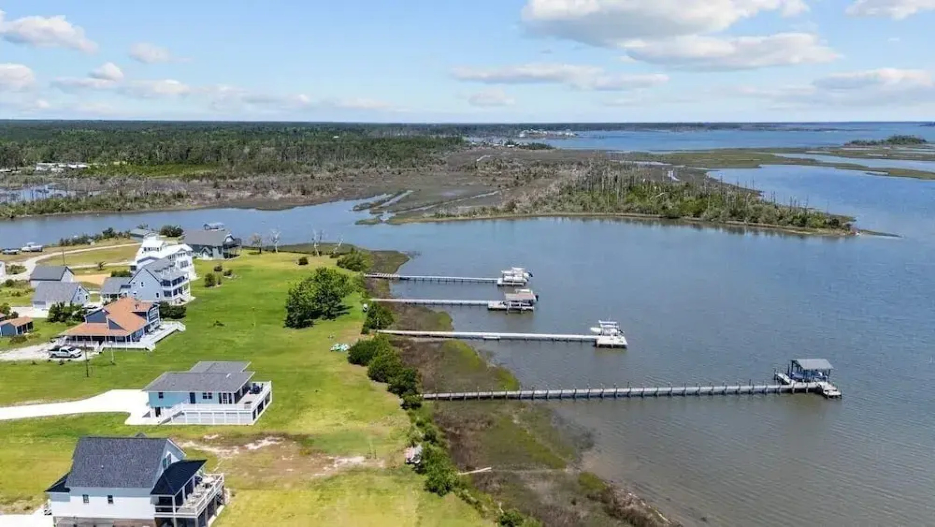 Sunrise Sound Cottage 3 Bedroom Home by RedAwning