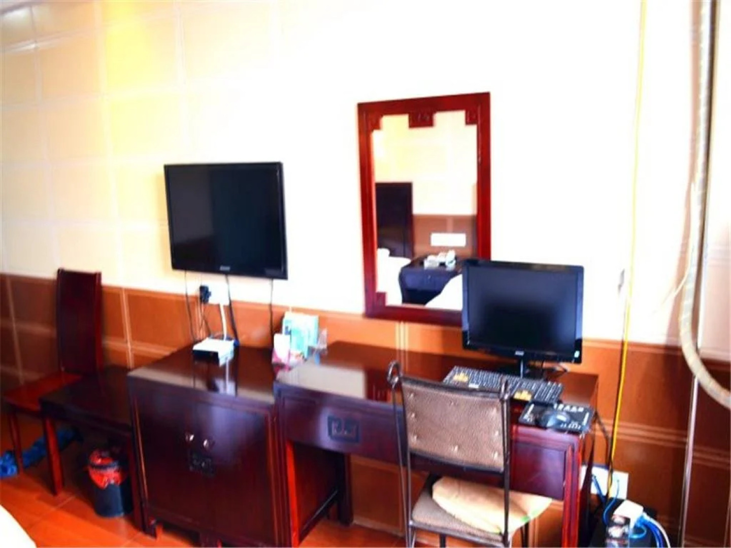 Yinruilin Express Hotel