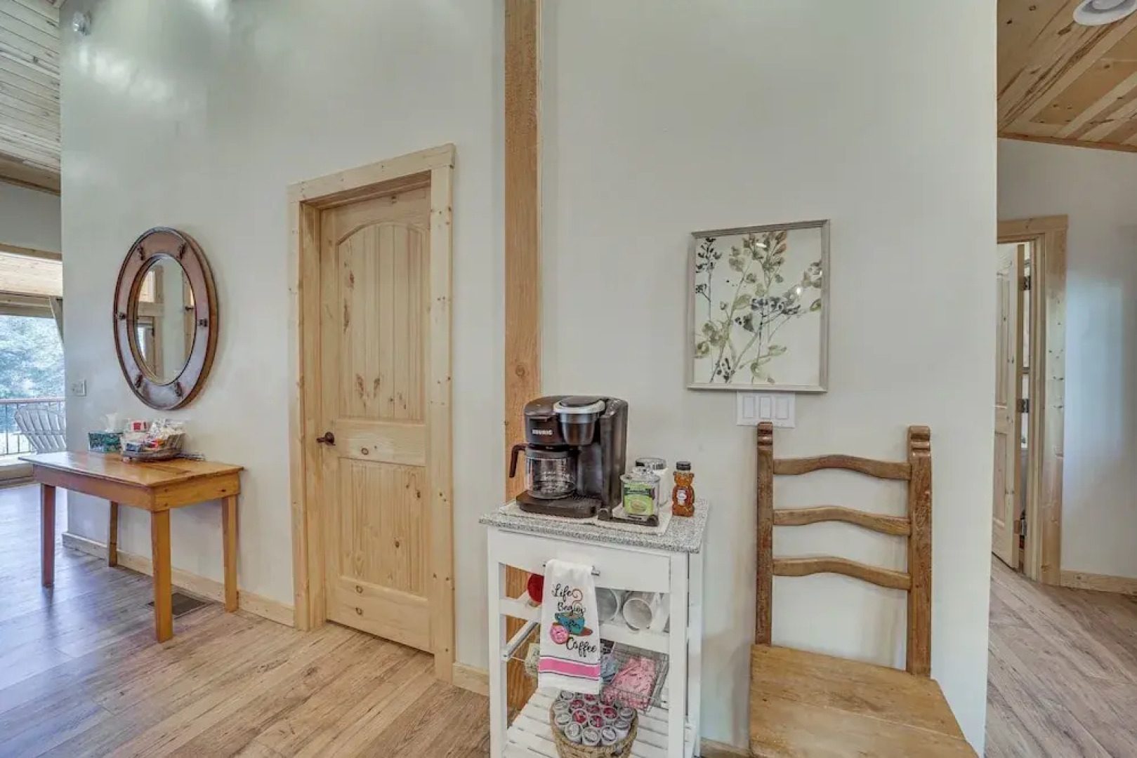 'lavender Lodge' Mountain-view Pine Cabin w/ Deck