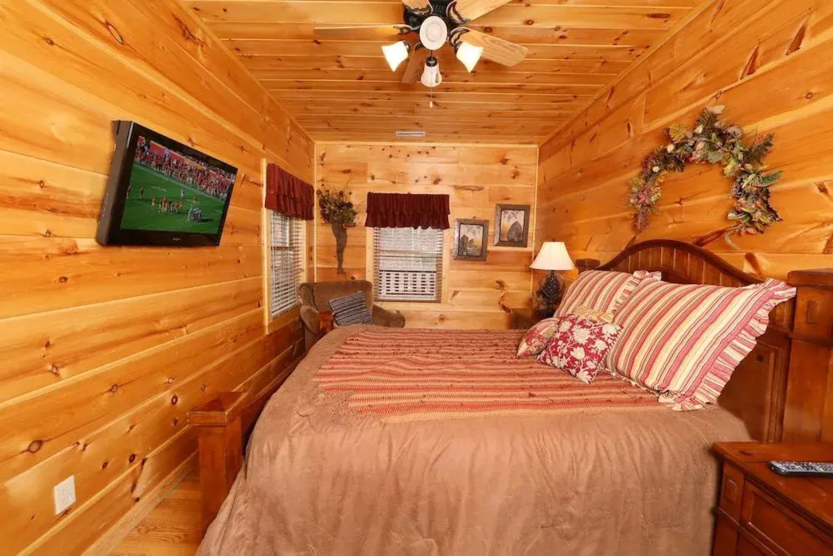 Smoky Mountain Getaway 5 Br cabin by RedAwning
