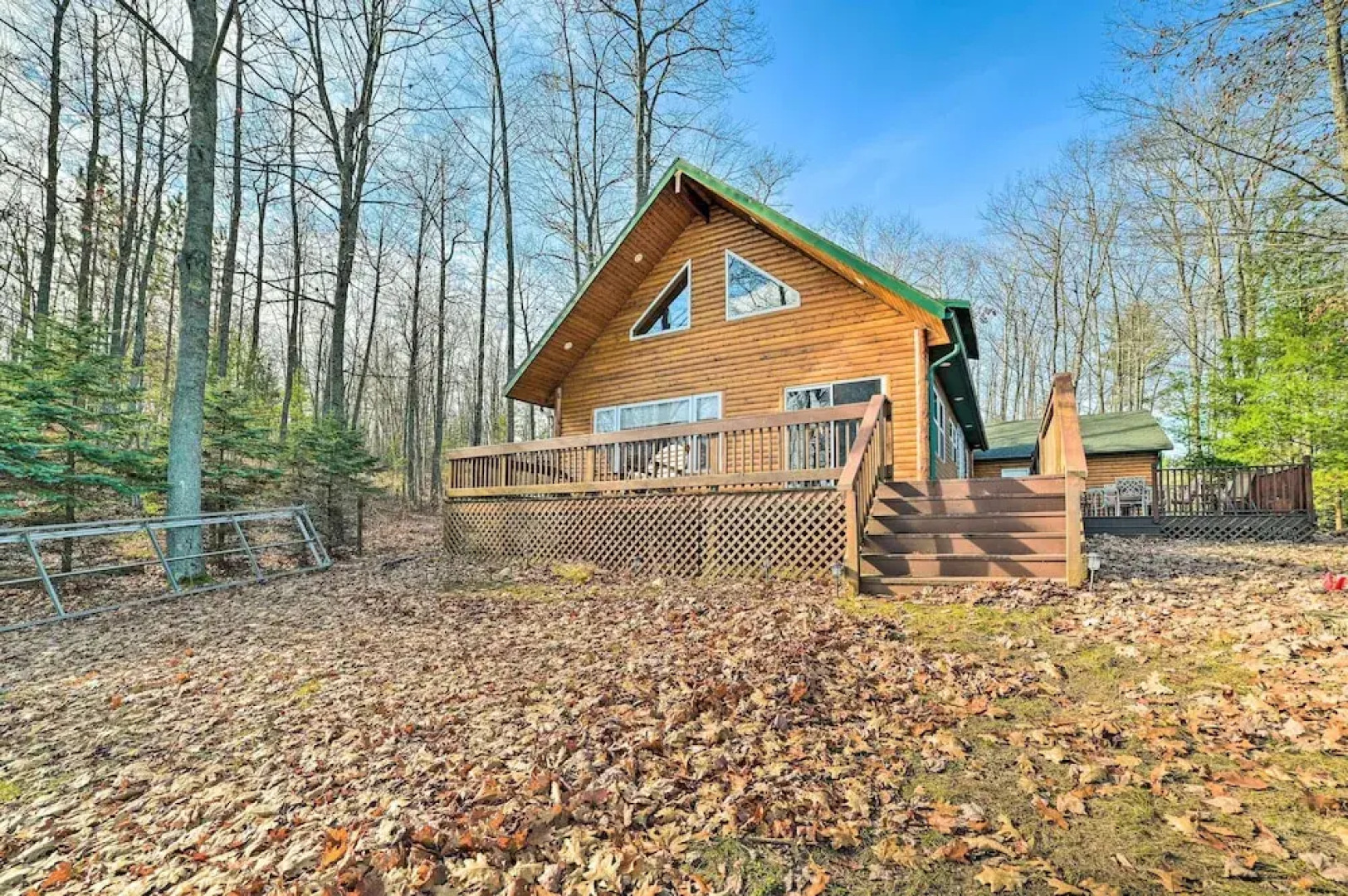 Secluded Lost Lake Cottage w/ Spacious Loft!