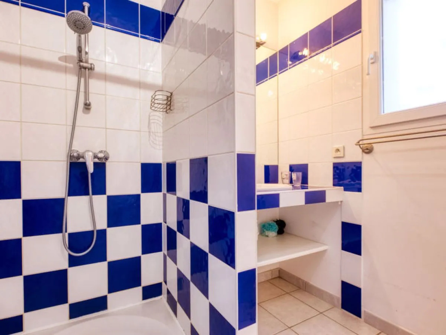 Les Acacias (MVT245)