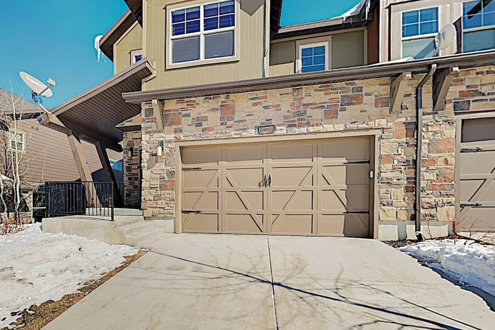 New Listing! Mountain W/ Hot Tub & Deck 5 Bedroom Townhouse