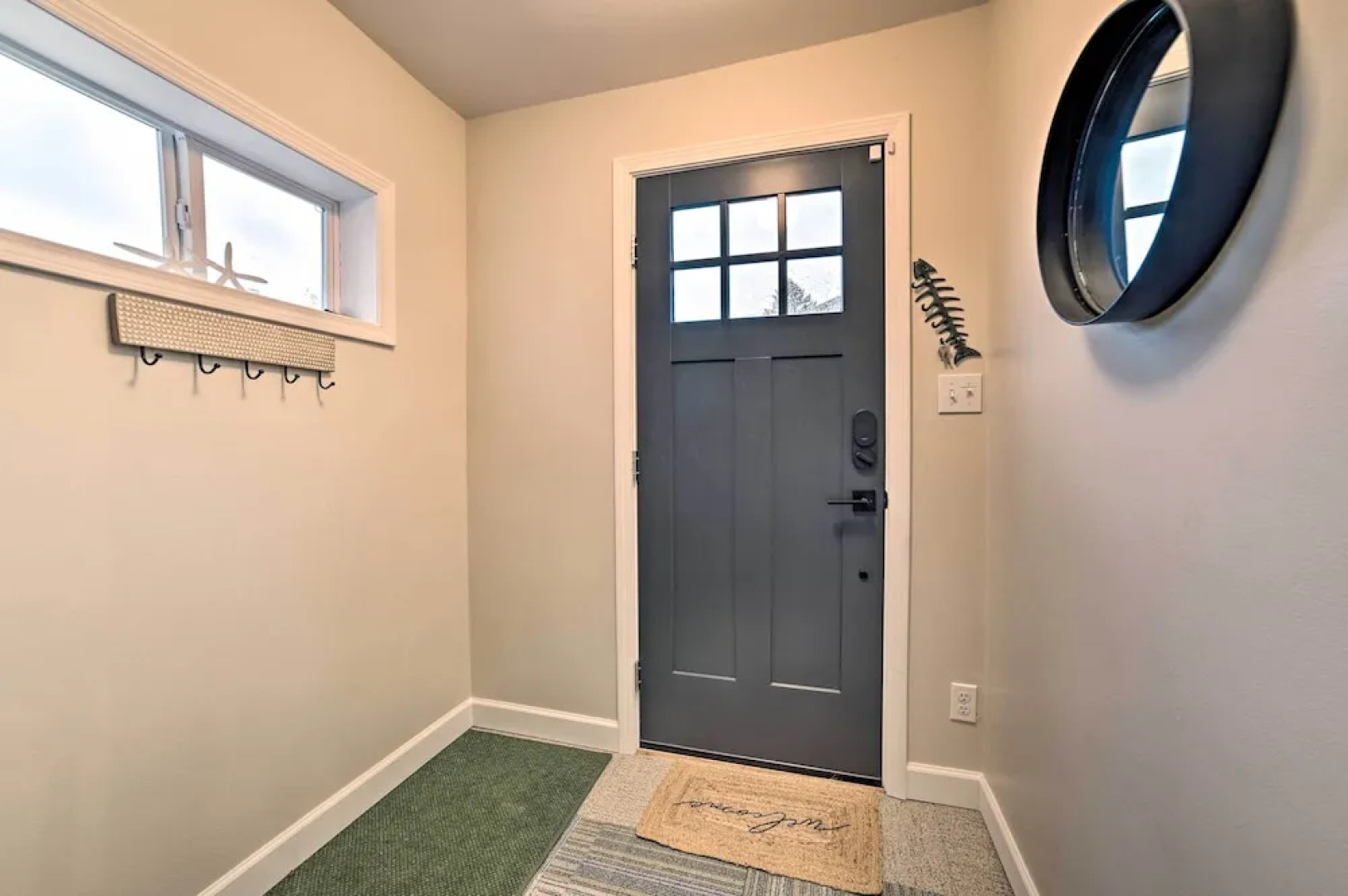 Chic Manistee Cottage: Steps to Lake Michigan!